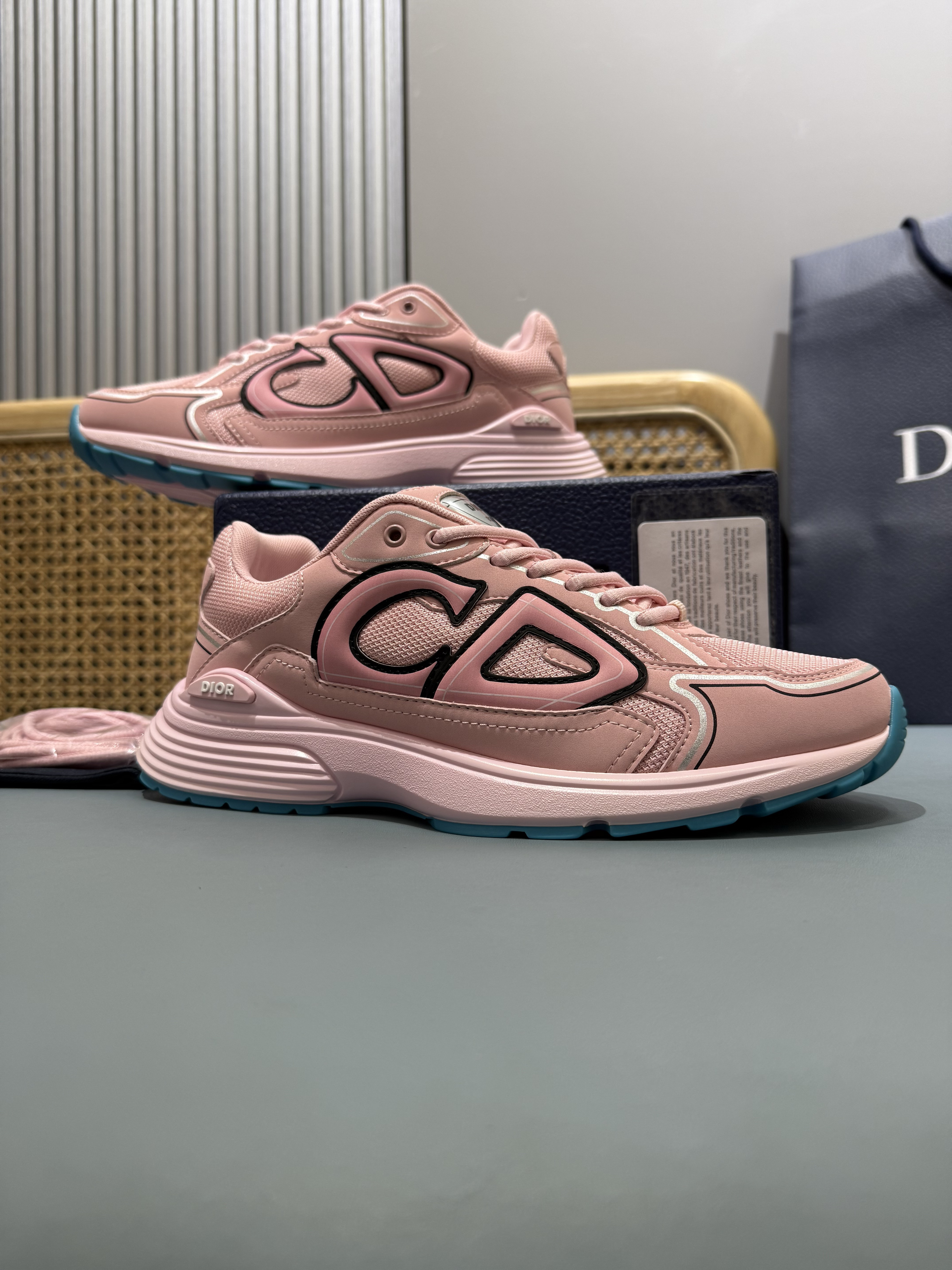 Shoe Dior Shoes — b257adf8 Angle 1