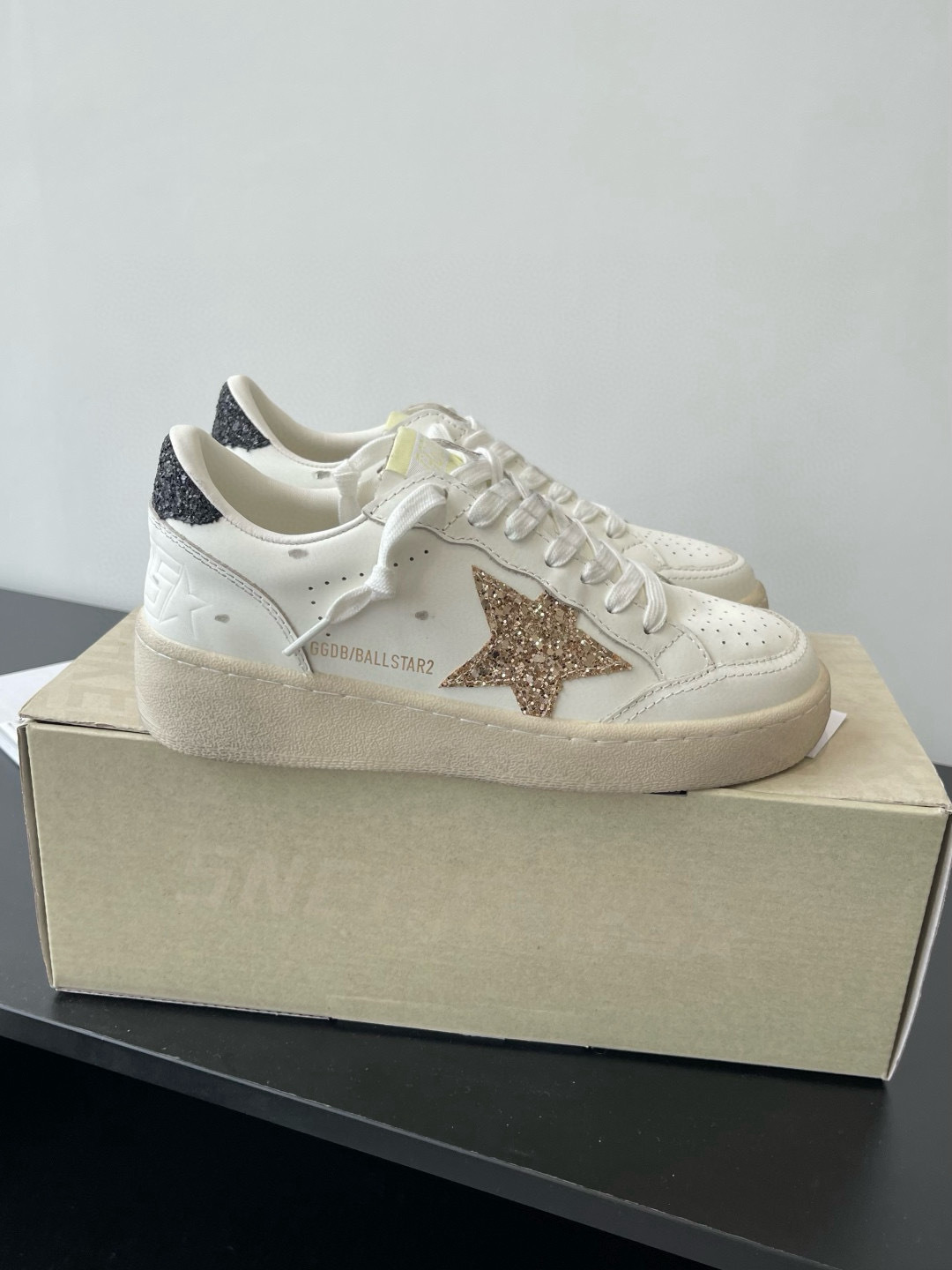 Shoe Golden Goose shoes — a2de18e5 Angle 1