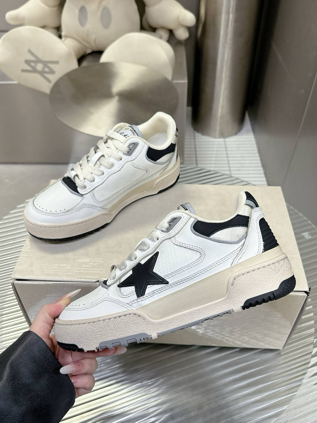 Shoe Golden Goose shoes — bf1063a4 Angle 1