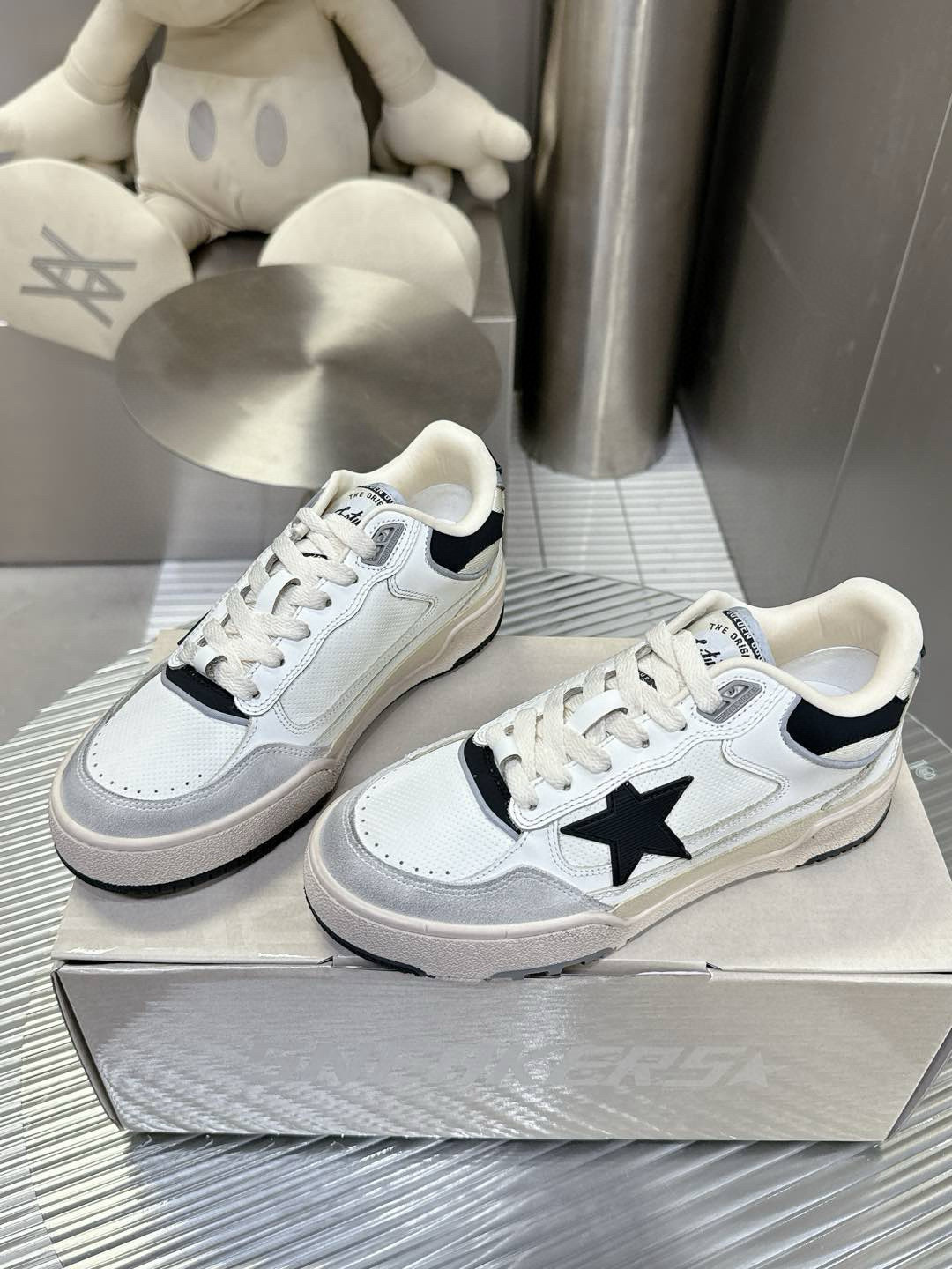 Shoe Golden Goose shoes — d2cdfb70 Angle 1
