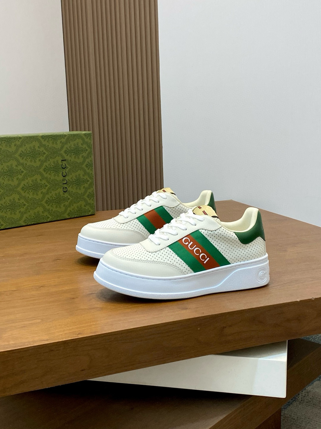 Shoe GUCCI shoes — 562fecbb Angle 1