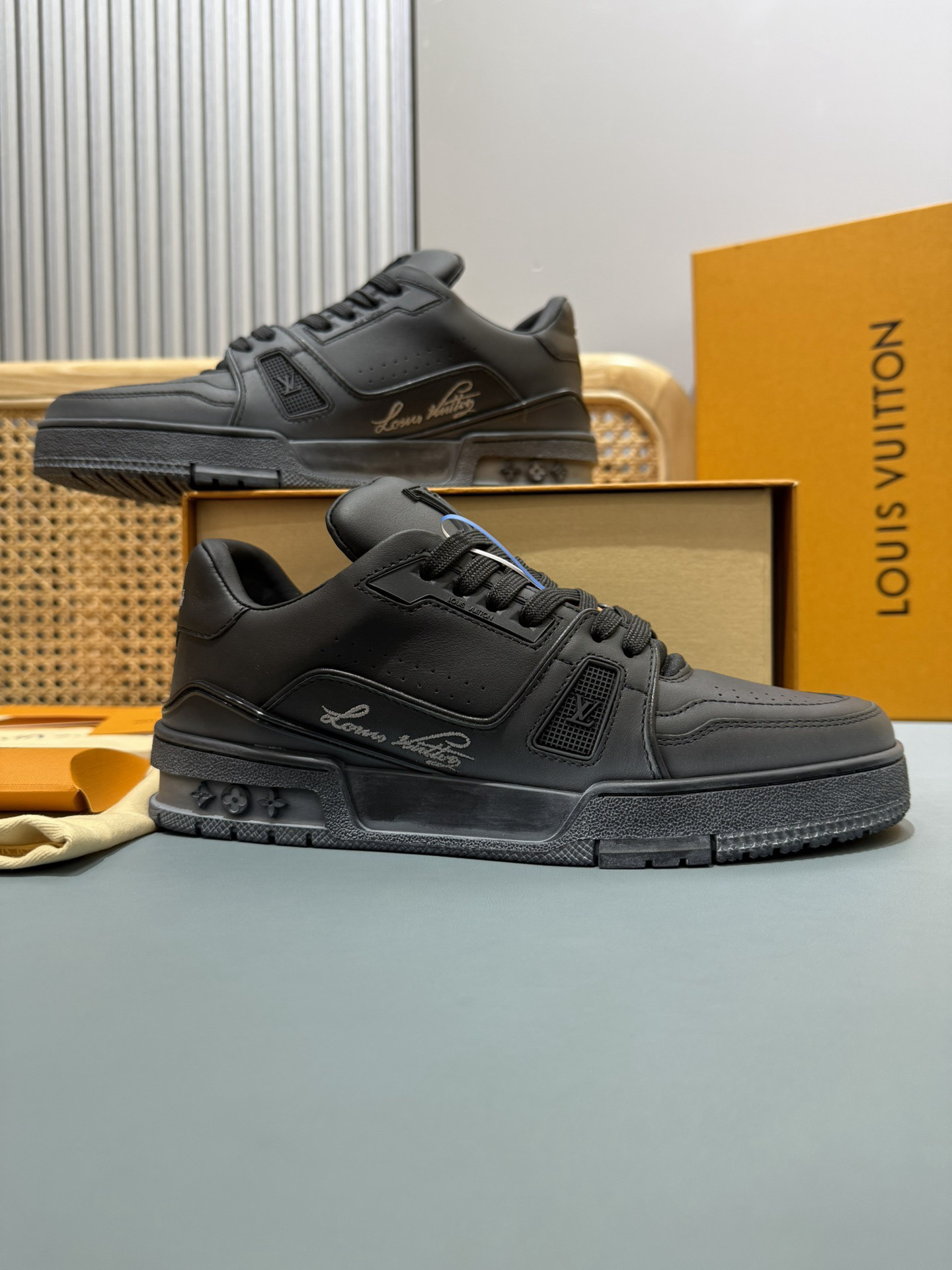 Shoe Louis Vuitton Shoes — 19e5c159 Angle 1