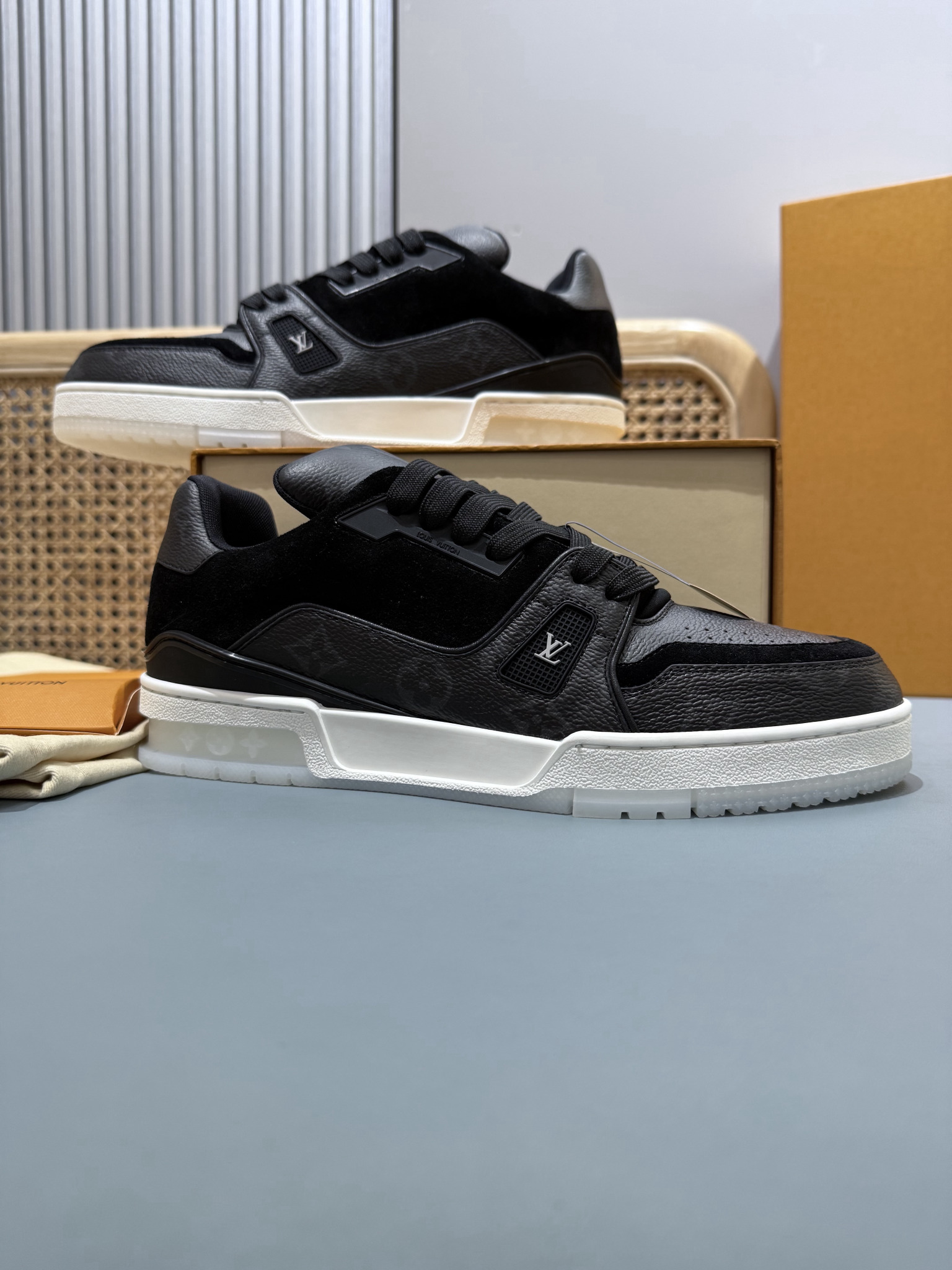 Shoe Louis Vuitton Shoes — 84eb99c3 Angle 1