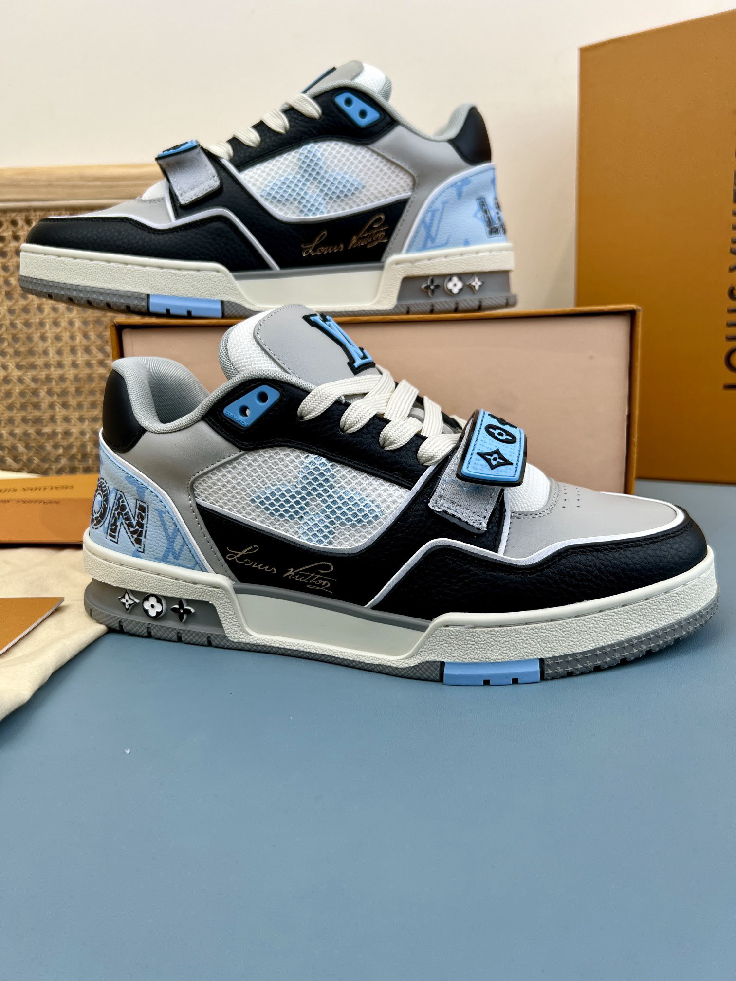 Shoe Louis Vuitton Shoes — a7406e35 Angle 1