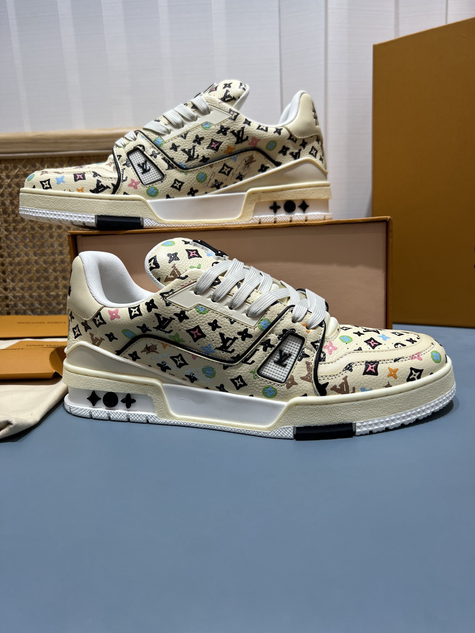 Shoe Louis Vuitton Shoes — a7ca3de8 Angle 1