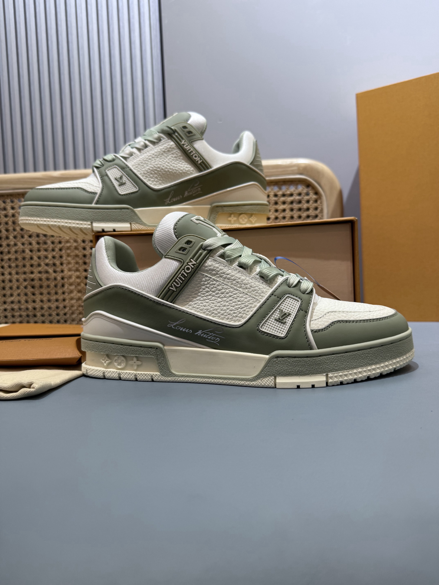 Shoe Louis Vuitton Shoes — b391561e Angle 1