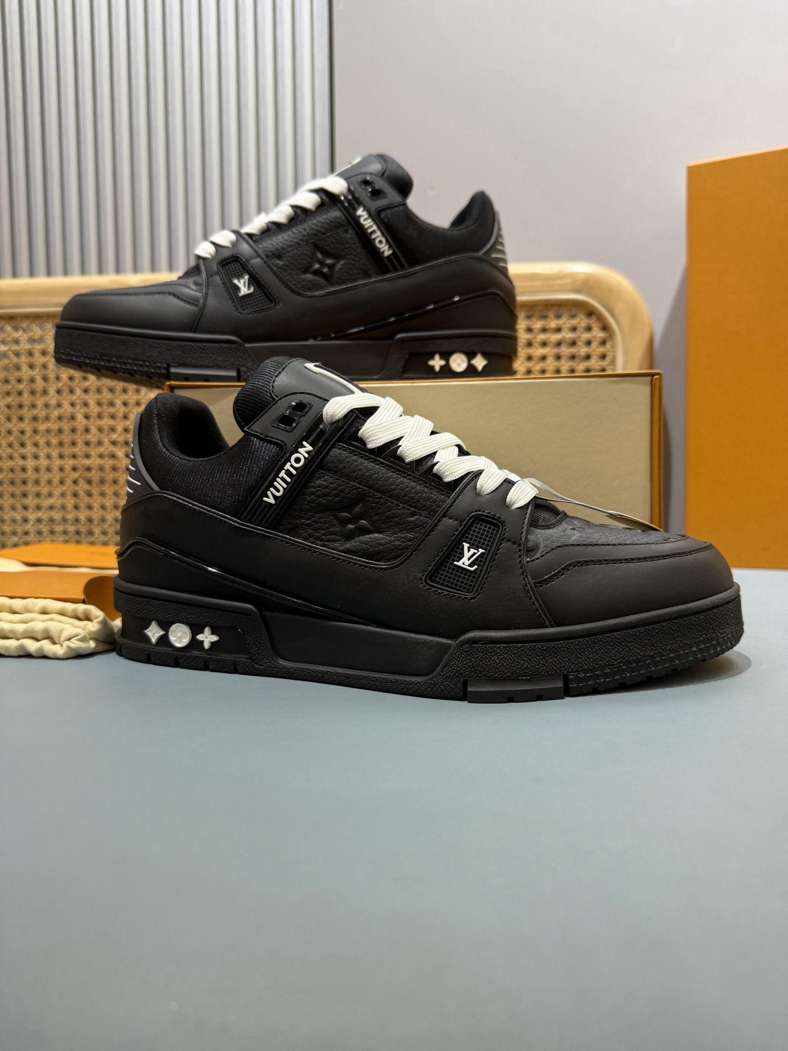 Shoe Louis Vuitton Shoes — c999a083 Angle 1