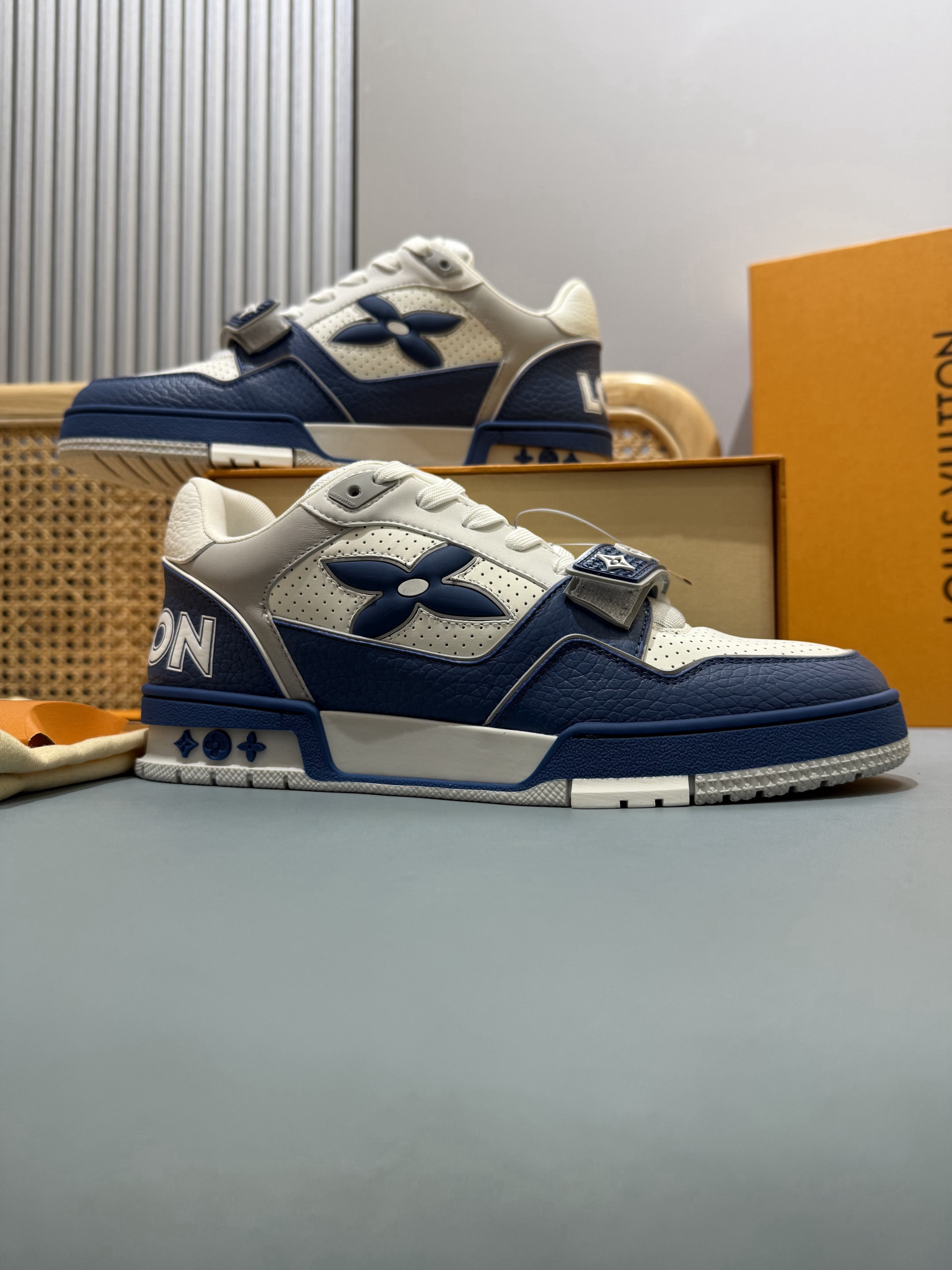 Shoe Louis Vuitton Shoes — d2035399 Angle 1