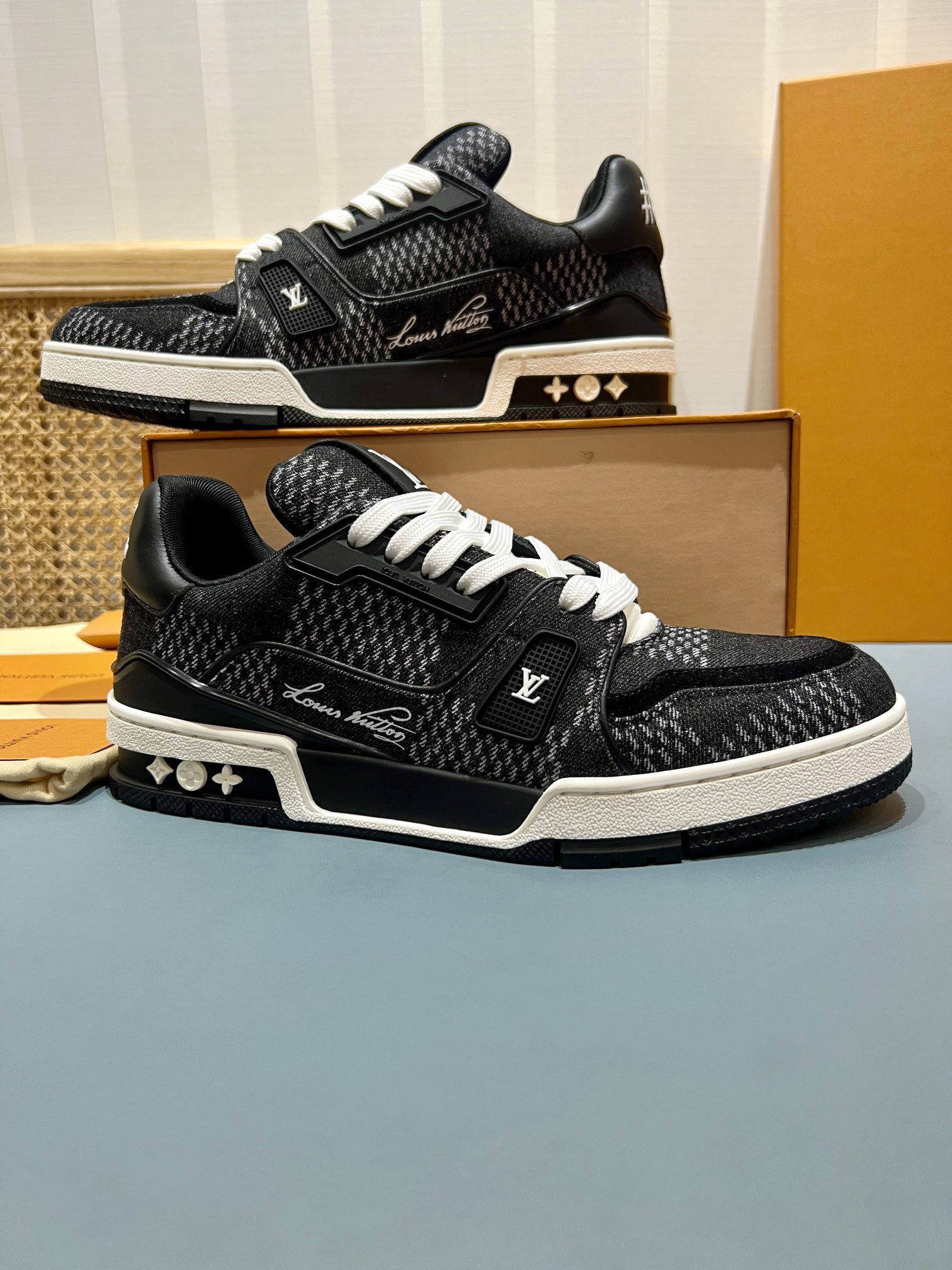 Shoe Louis Vuitton Shoes — d525a6ad Angle 1