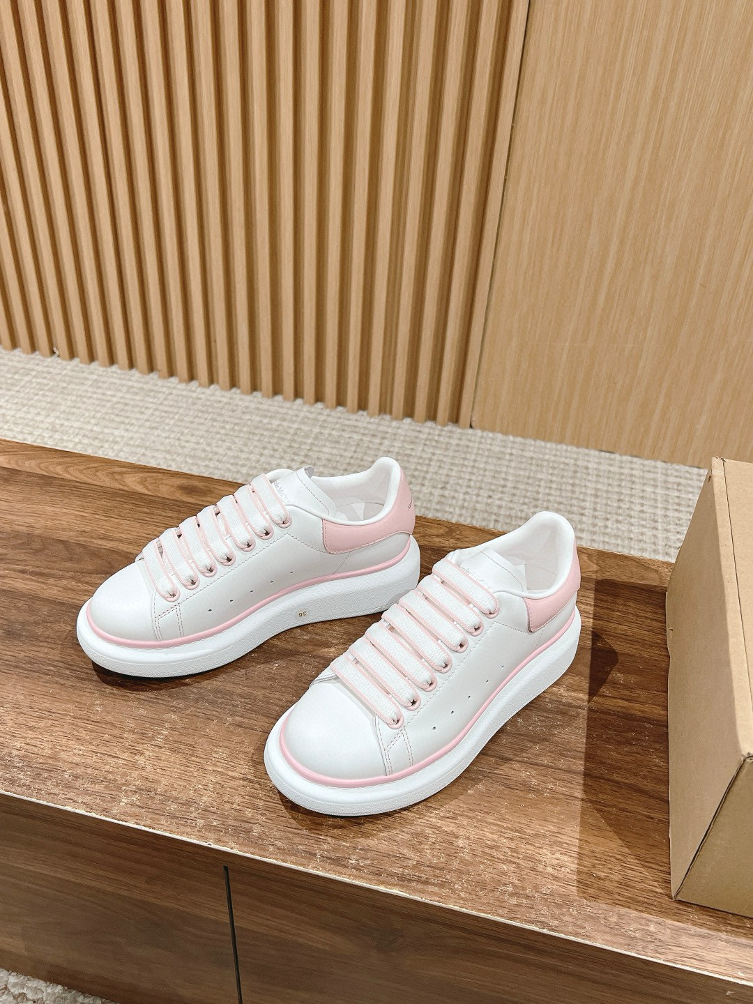 Shoe McQueen shoe — 08fd1720 Angle 1
