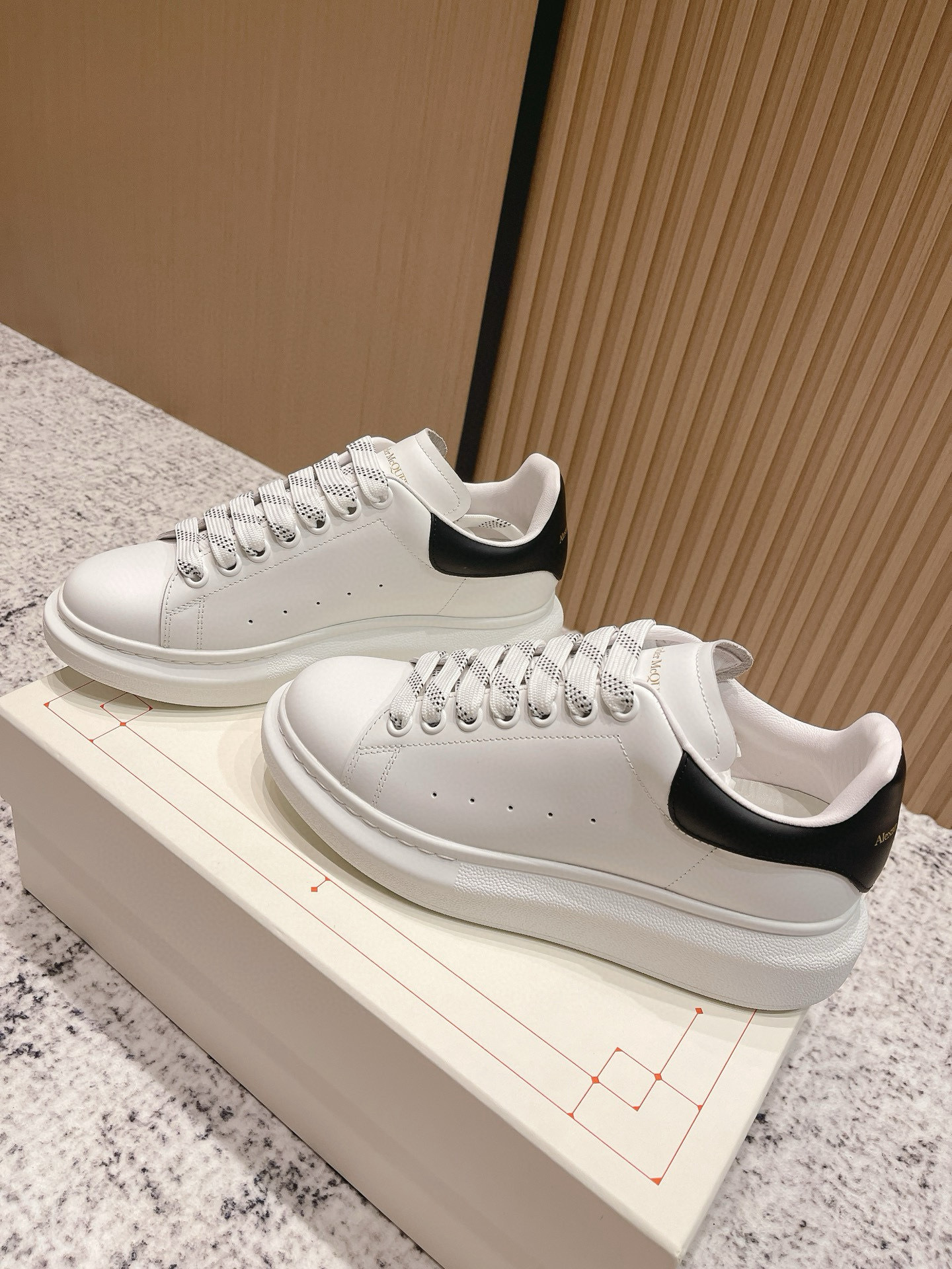 Shoe McQueen shoe — 5f7851db Angle 1