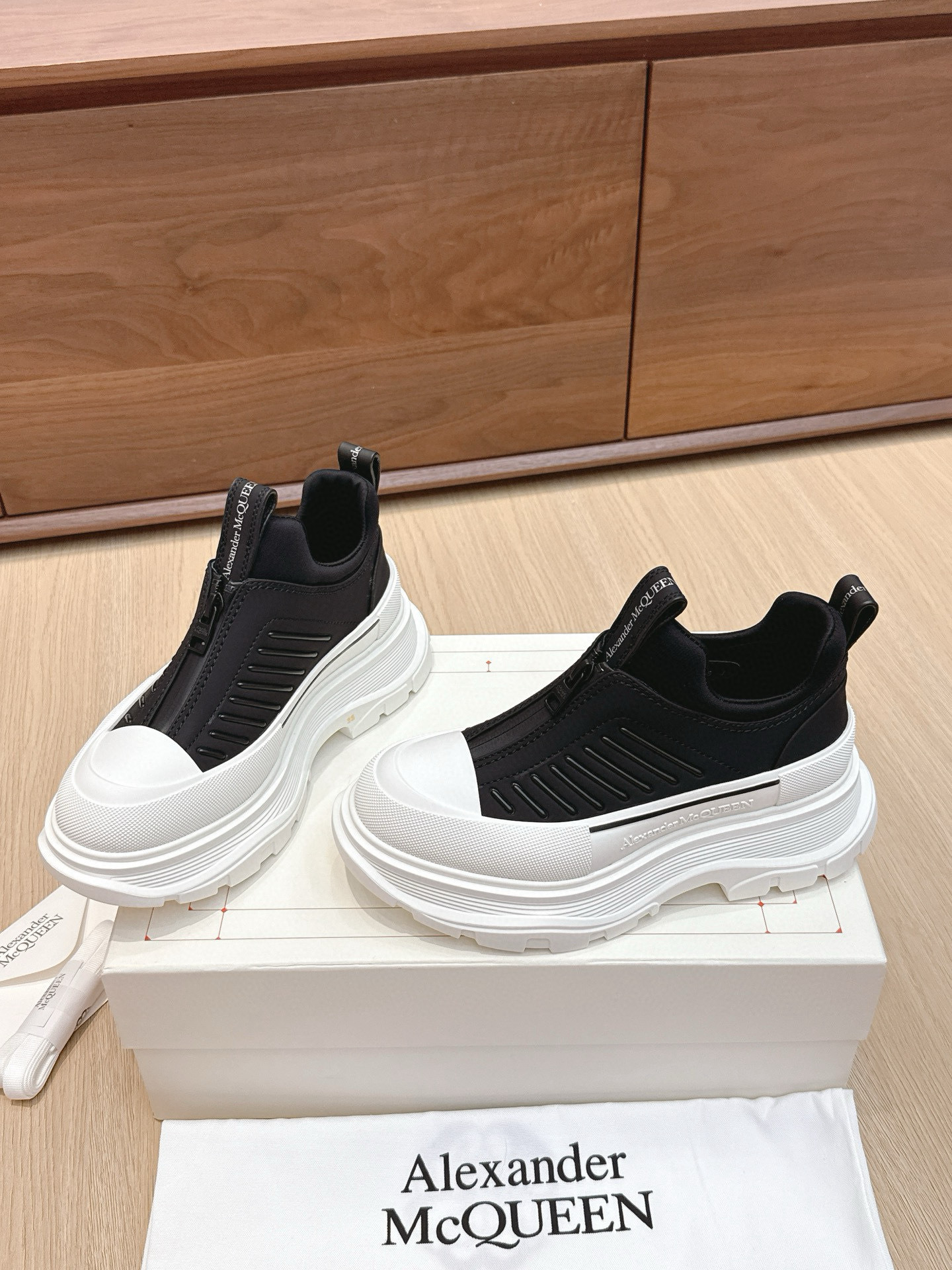 Shoe McQueen shoe — 9b19b8b4 Angle 1