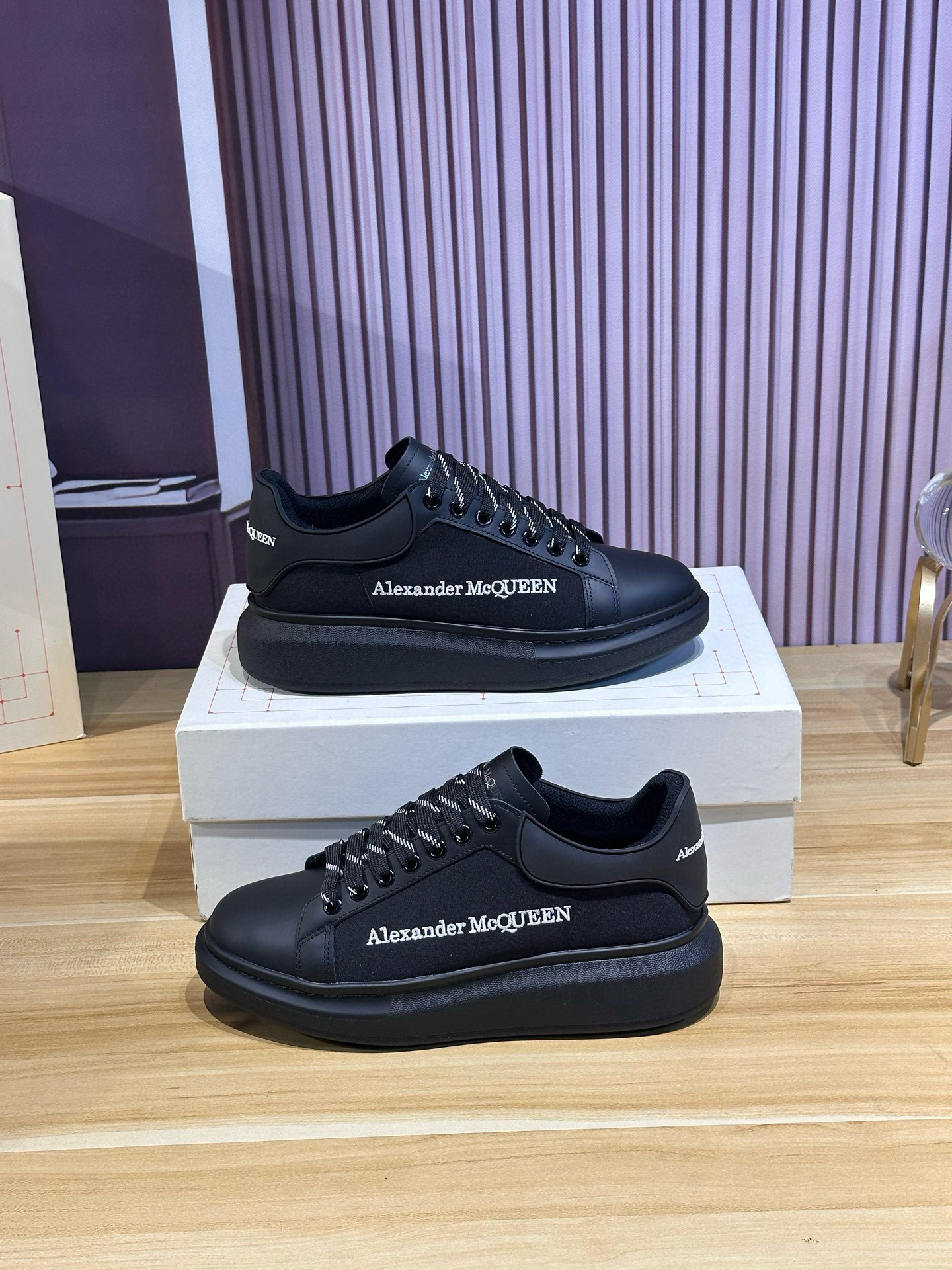 Shoe McQueen shoe — fe5c06cc Angle 1