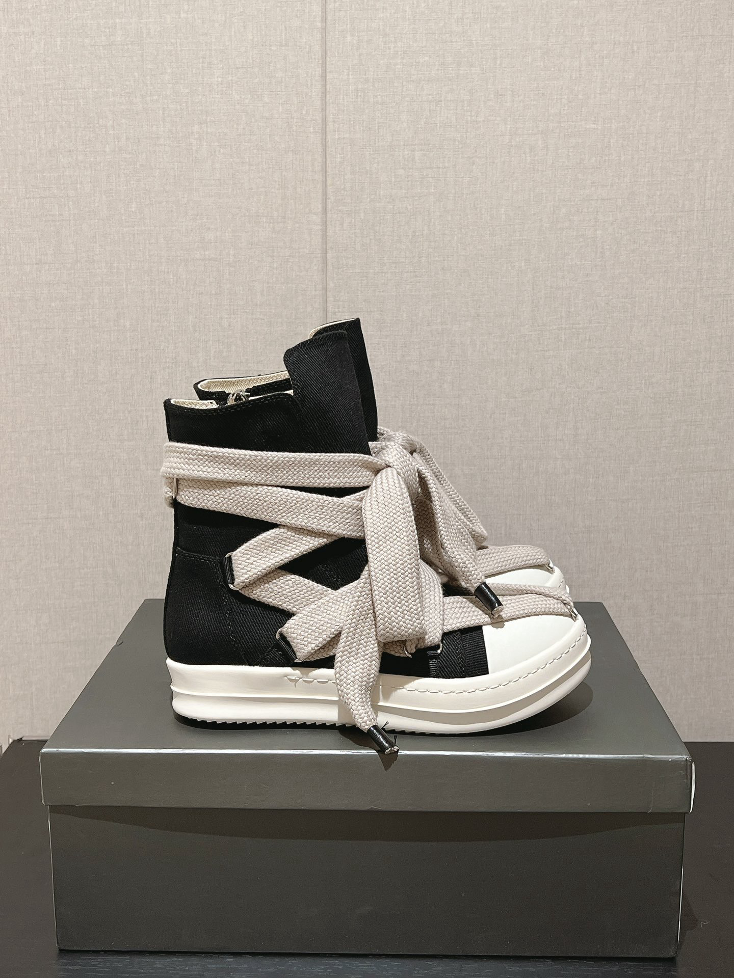 Shoe Men's Boots — f1fa5c66 Angle 1
