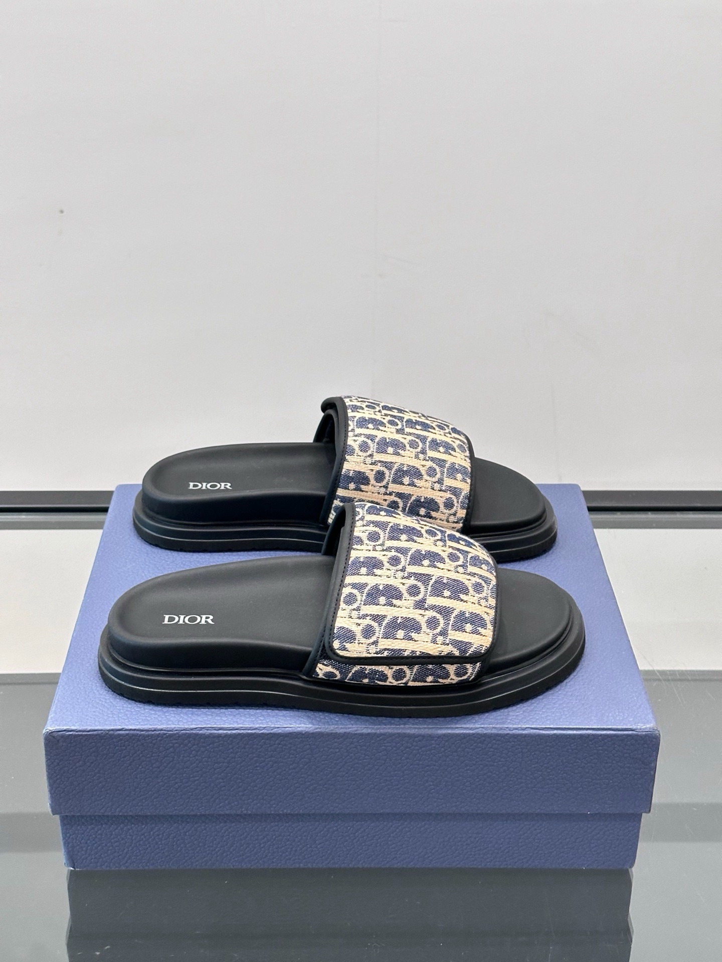 Shoe Men's Sandals Collection — 21bd7f3b Angle 1