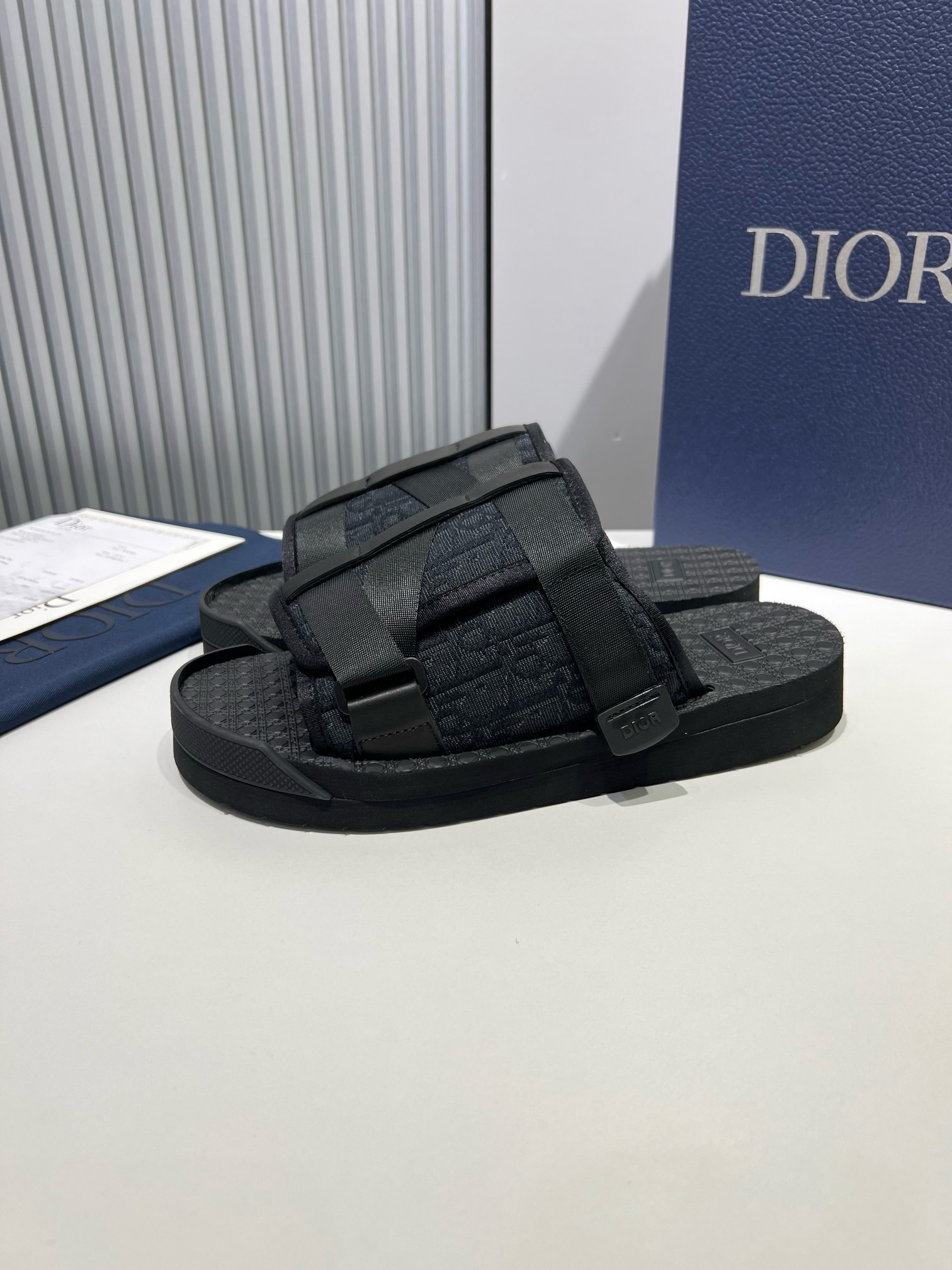 Shoe Men's Sandals Collection — 400f81f8 Angle 1
