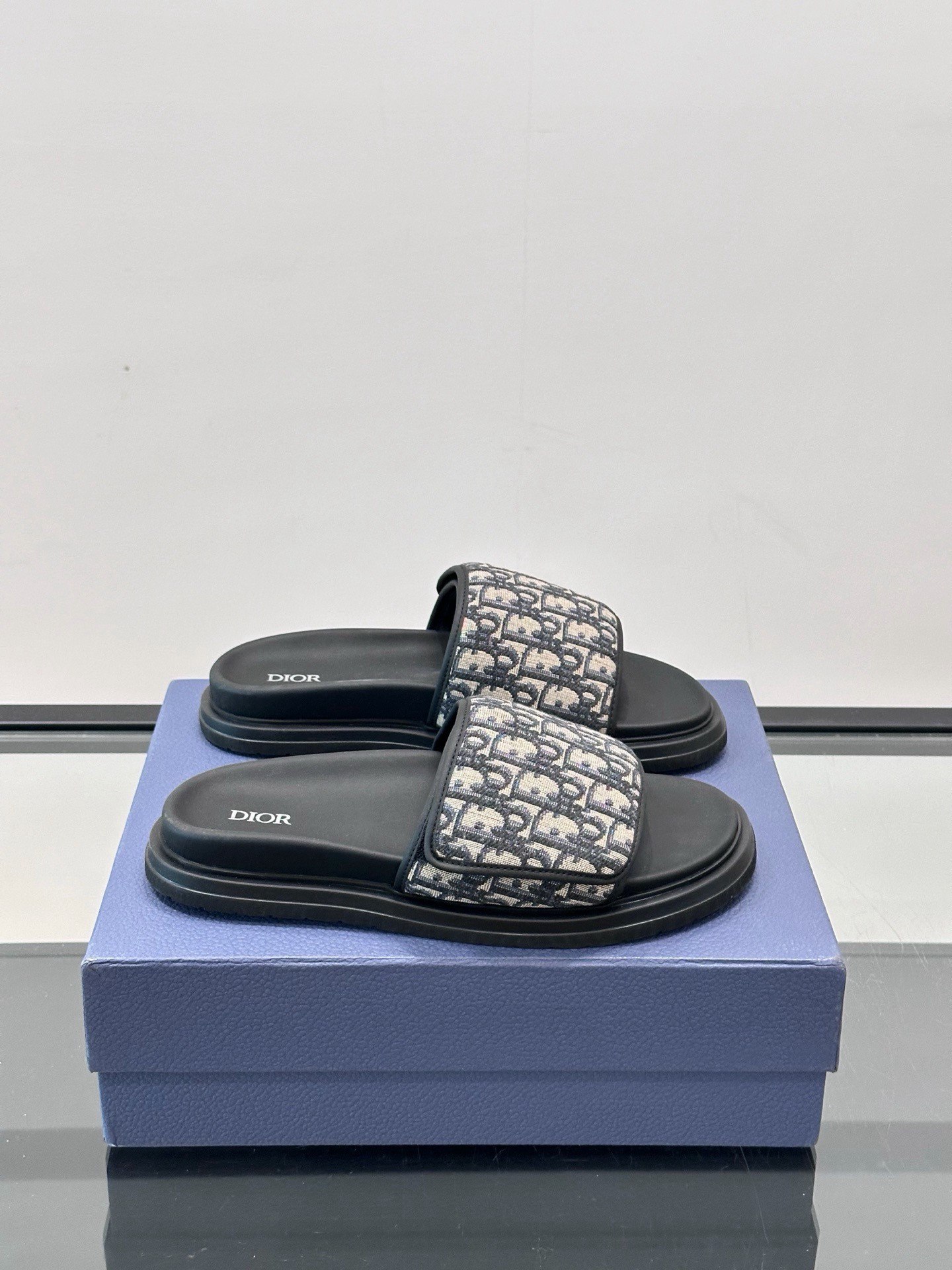 Shoe Men's Sandals Collection — 9237f09f Angle 1