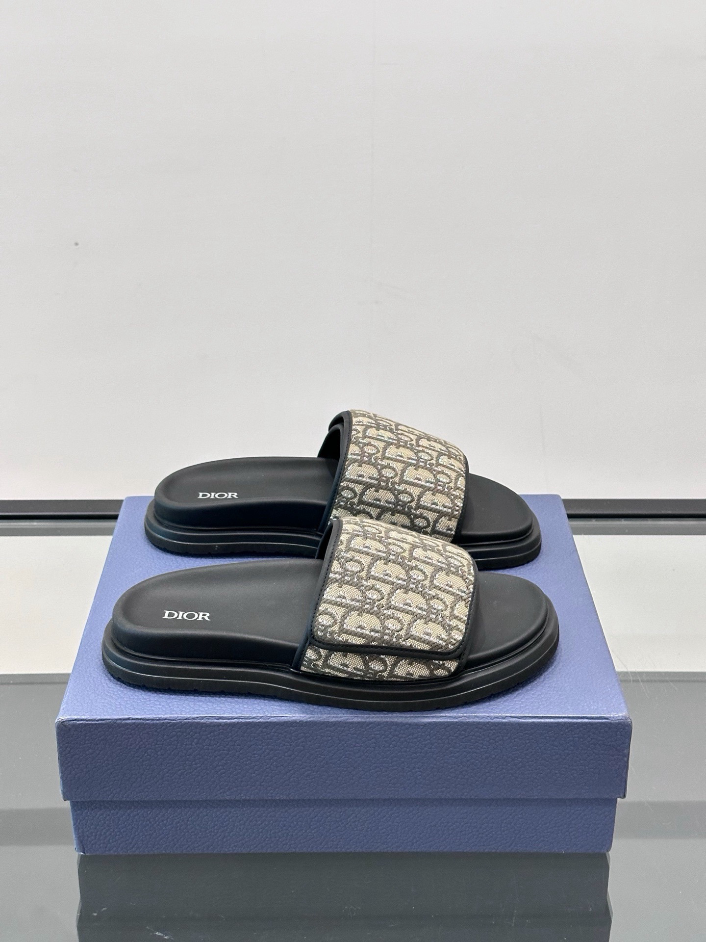 Shoe Men's Sandals Collection — b5403a66 Angle 1