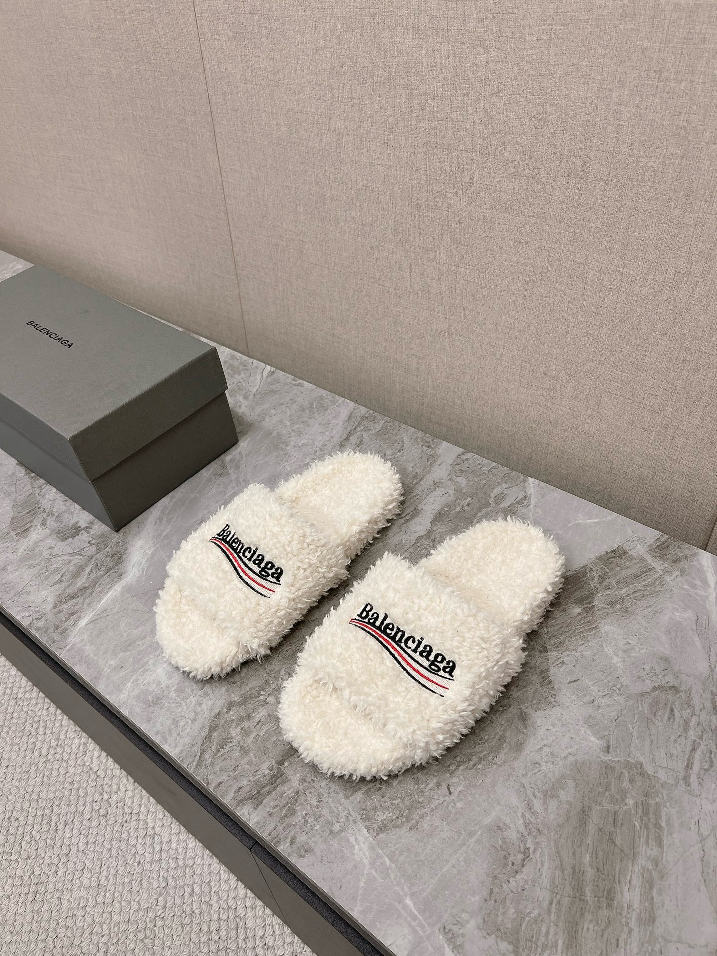 Shoe Men's Sandals Collection — cf392b9f Angle 1