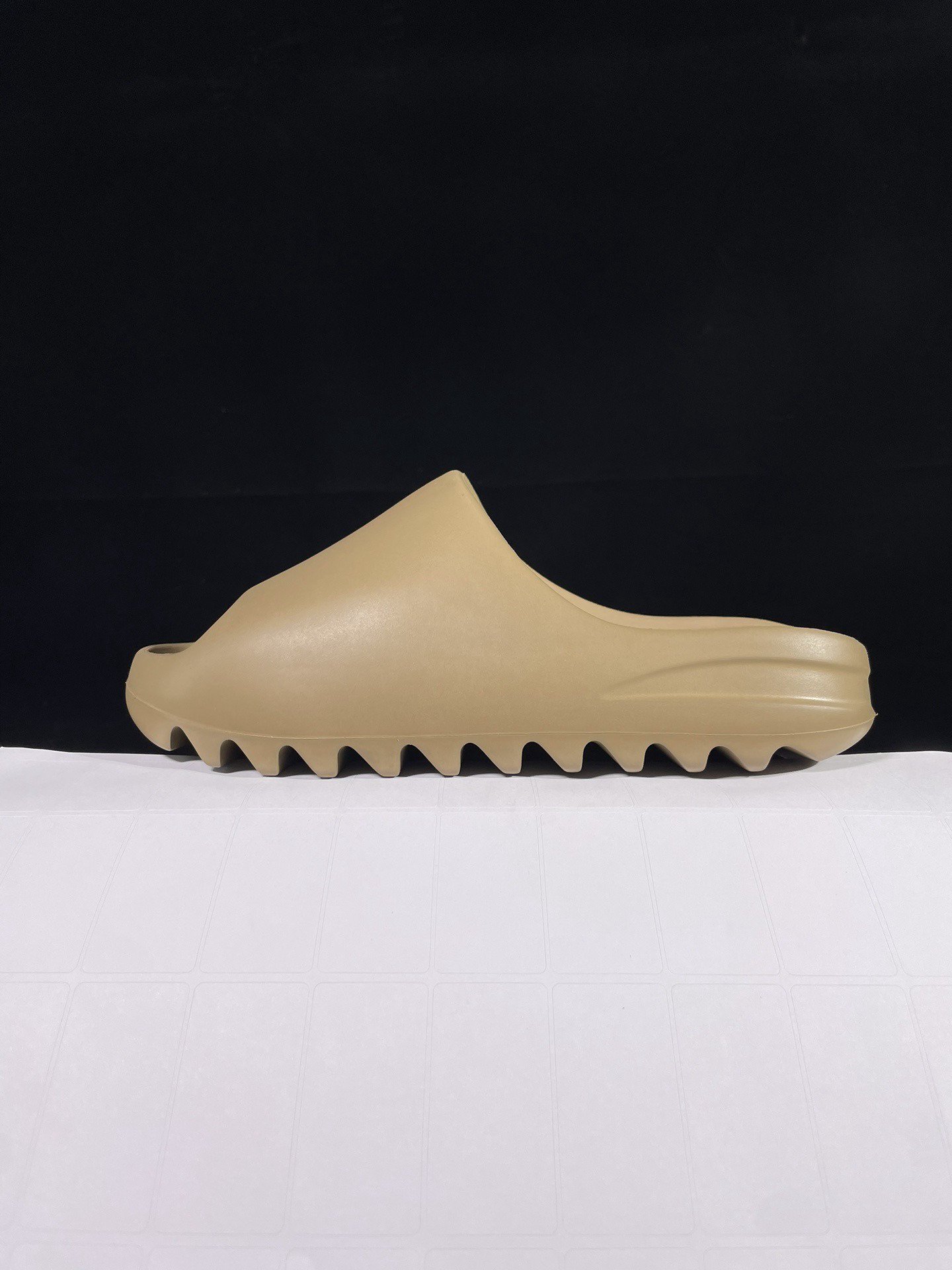 Shoe Men's Sandals Collection — e274309a Angle 1