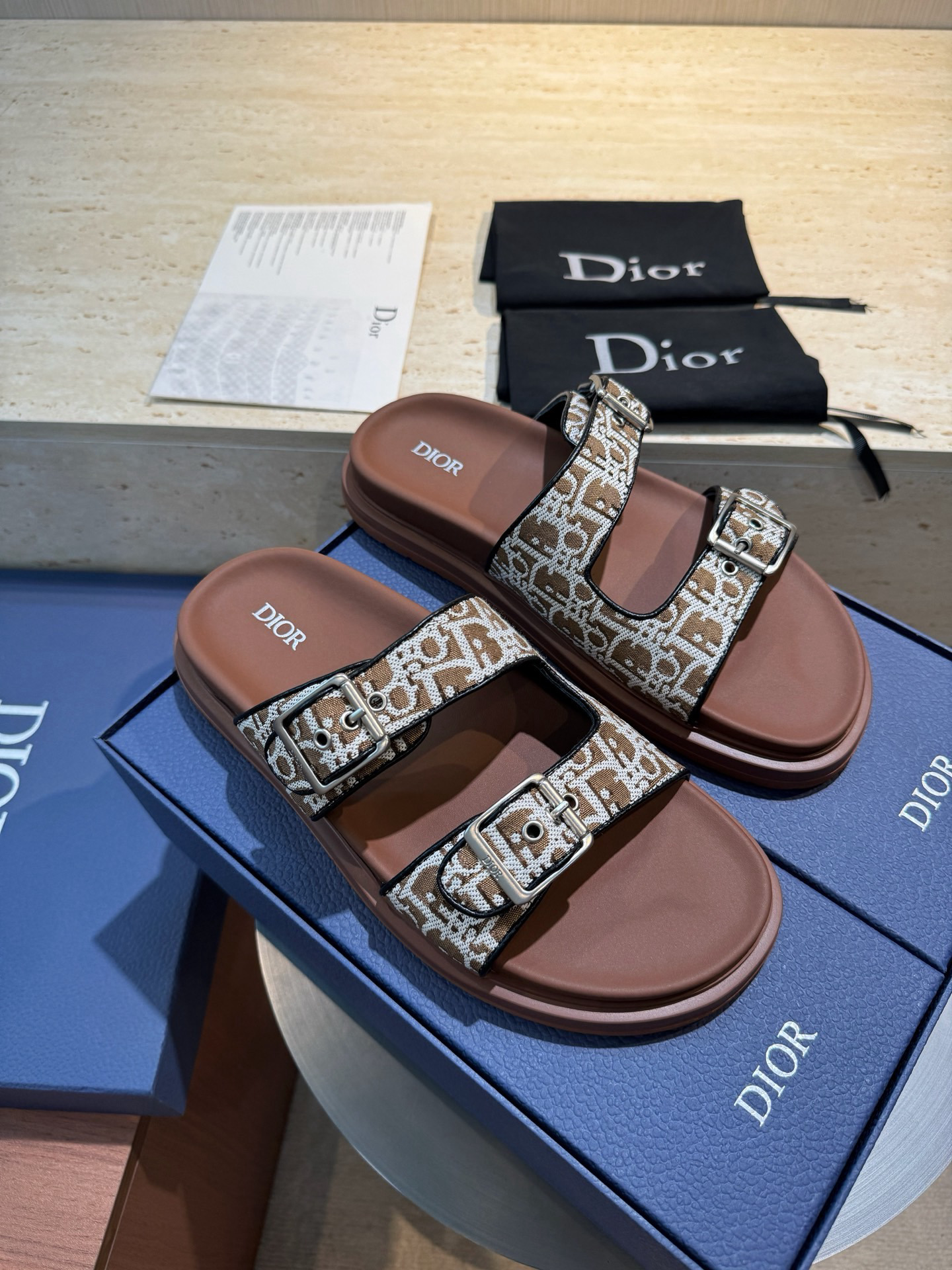 Shoe Men's Sandals Collection — e5e45359 Angle 1