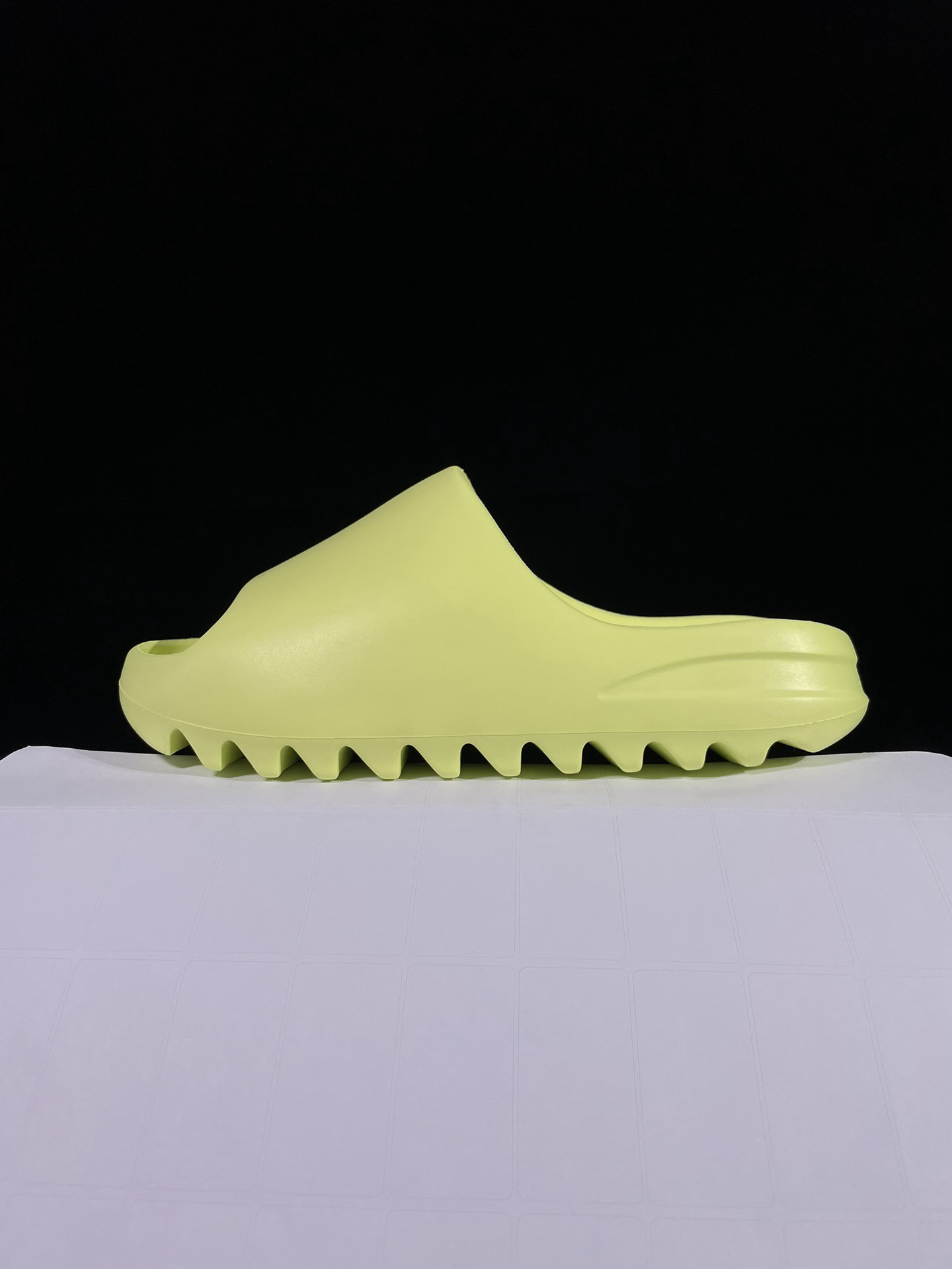 Shoe Men's Sandals Collection — e89b904d Angle 1