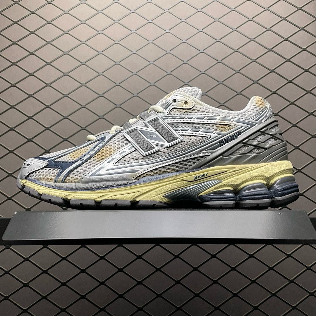 Shoe New Balance sneakers — 639327b7 Angle 1