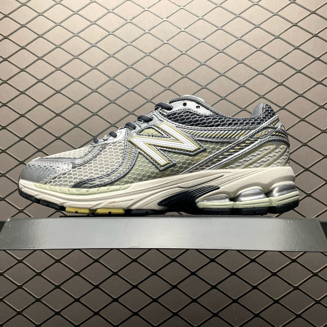 Shoe New Balance sneakers — 8ec704b4 Angle 1