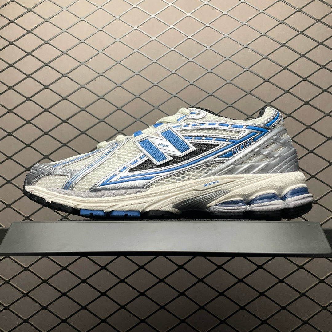 Shoe New Balance sneakers — bbb930bd Angle 1