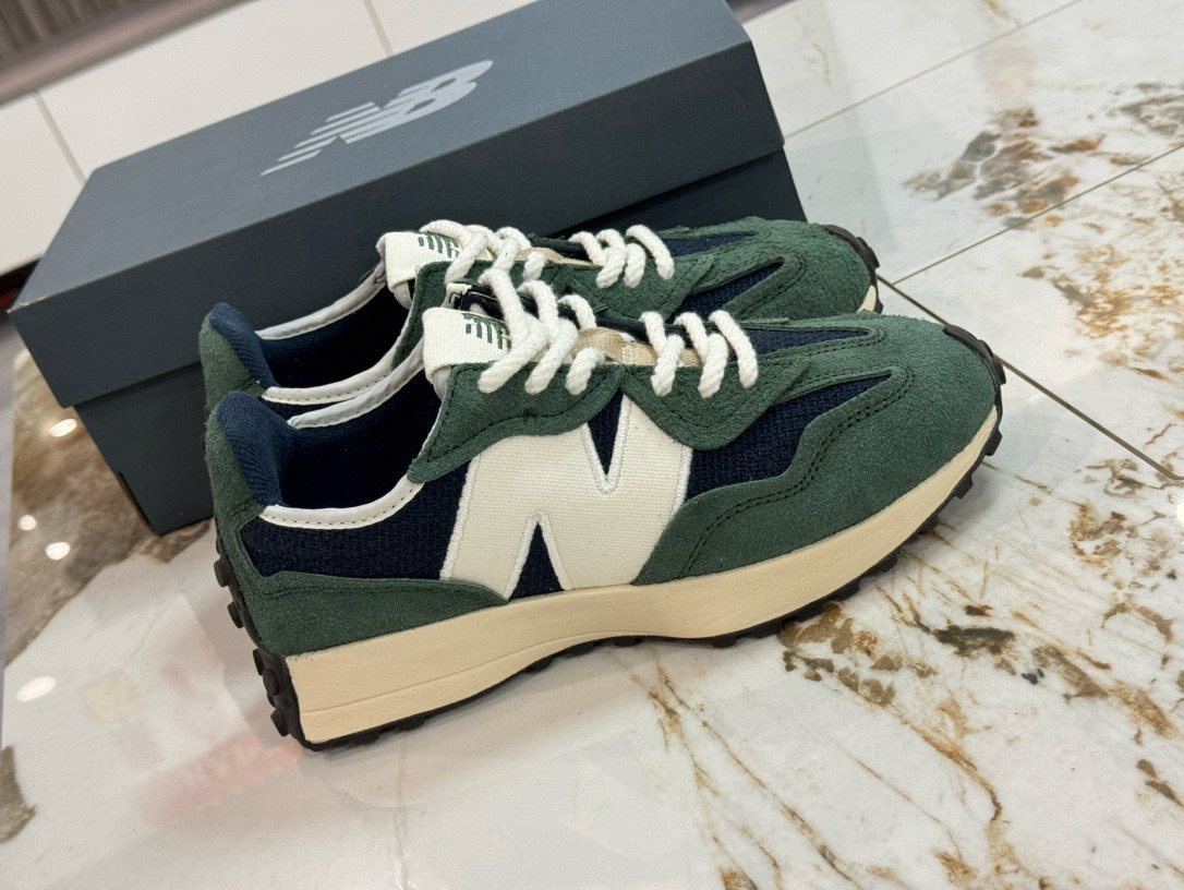 Shoe New Balance sneakers — d5ce7868 Angle 1