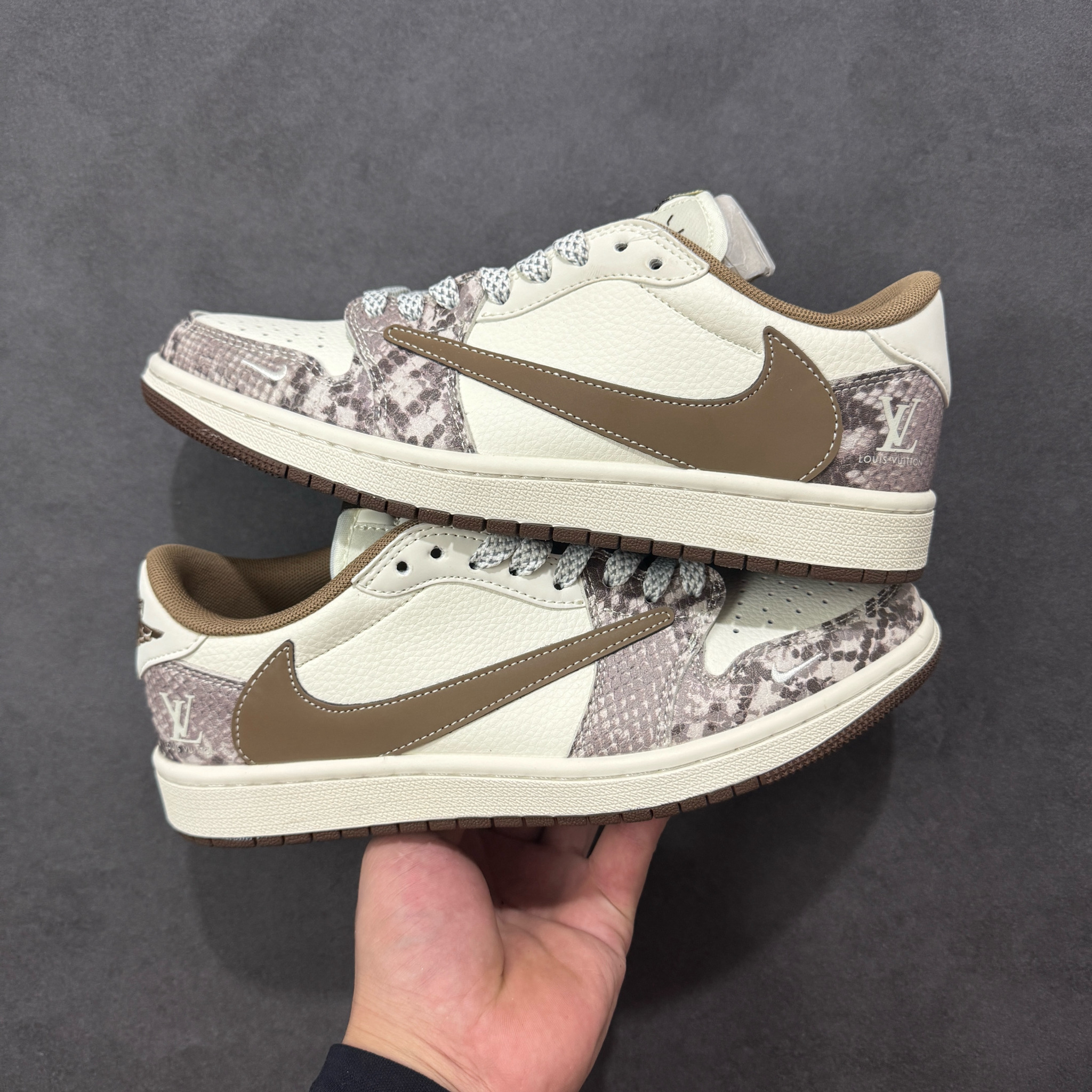 Shoe Nike Shoes — 746716b6 Angle 1