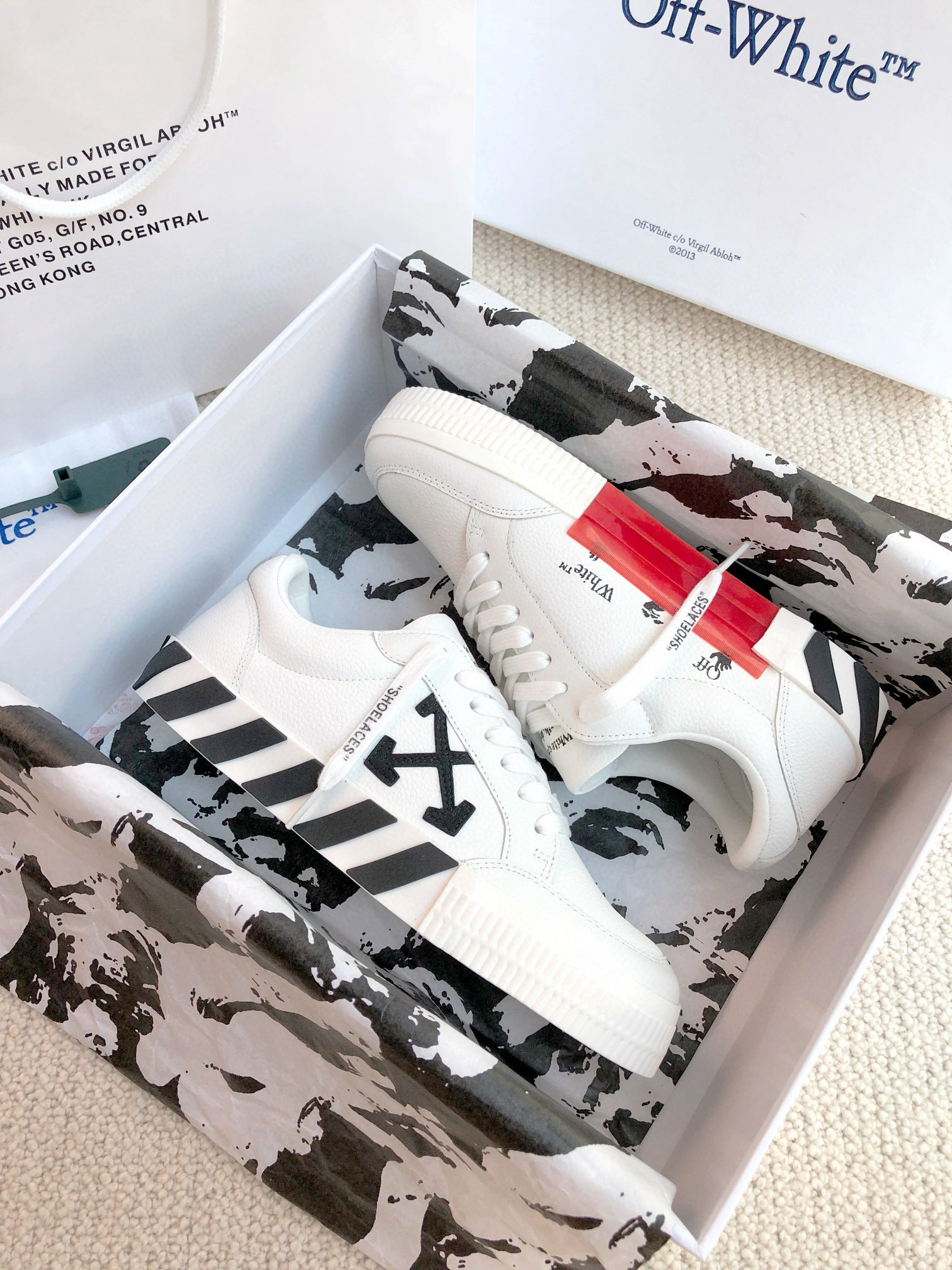Shoe Off-White Shoes Collection — 19299e04 Angle 1