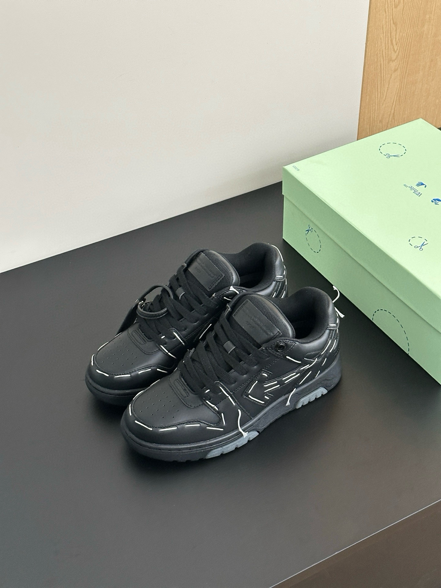 Shoe Off-White Shoes Collection — 219009e6 Angle 1