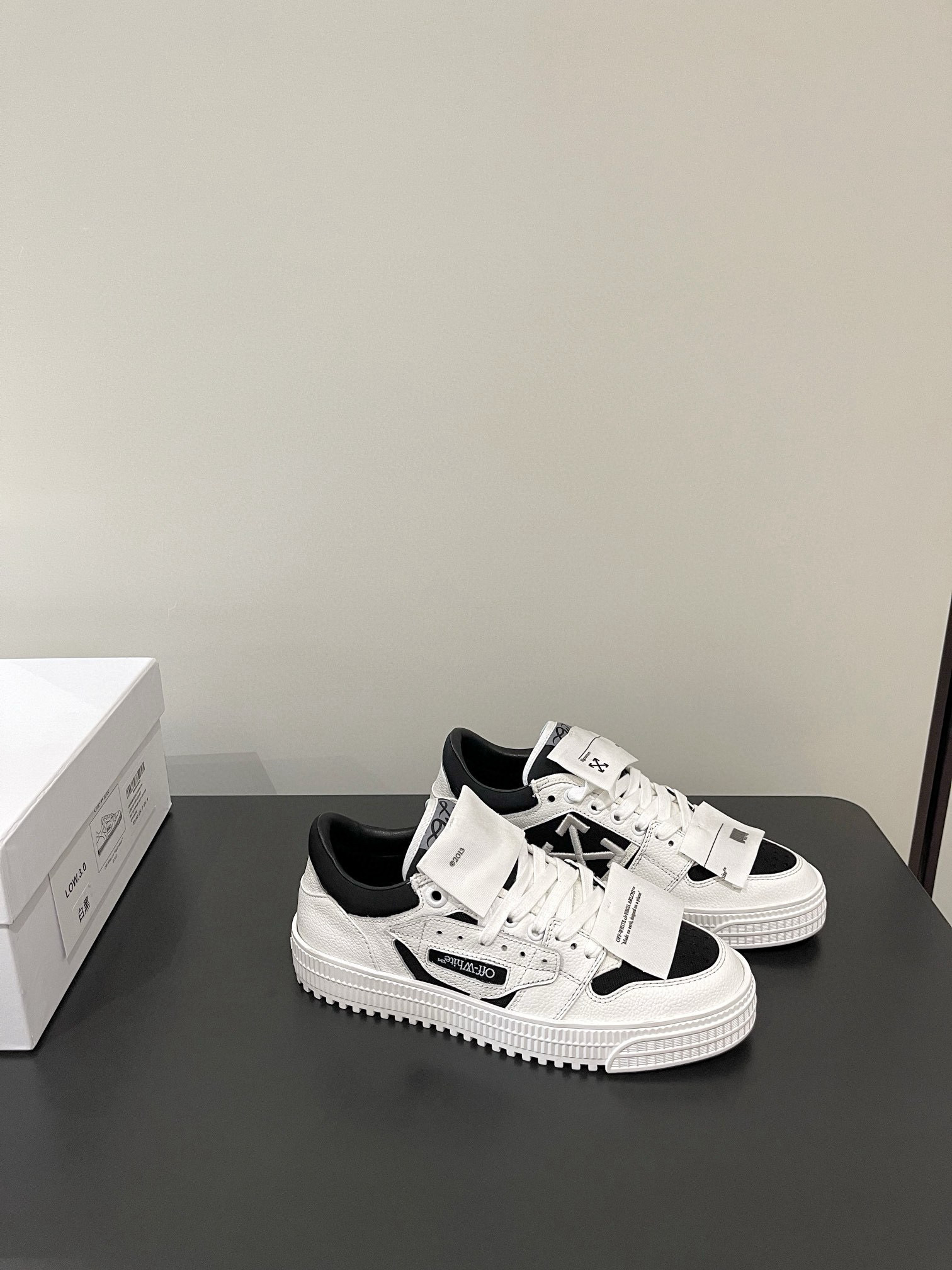 Shoe Off-White Shoes Collection — 7c9fed0f Angle 1