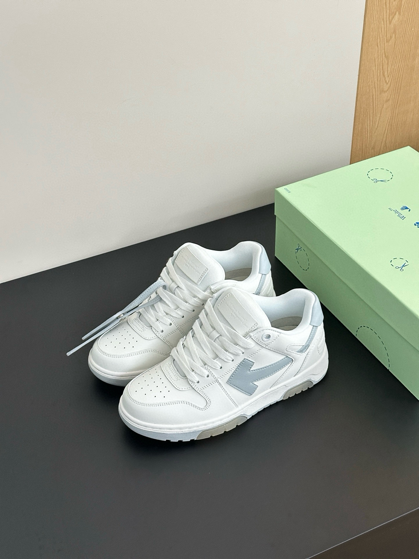 Shoe Off-White Shoes Collection — c57ae077 Angle 1