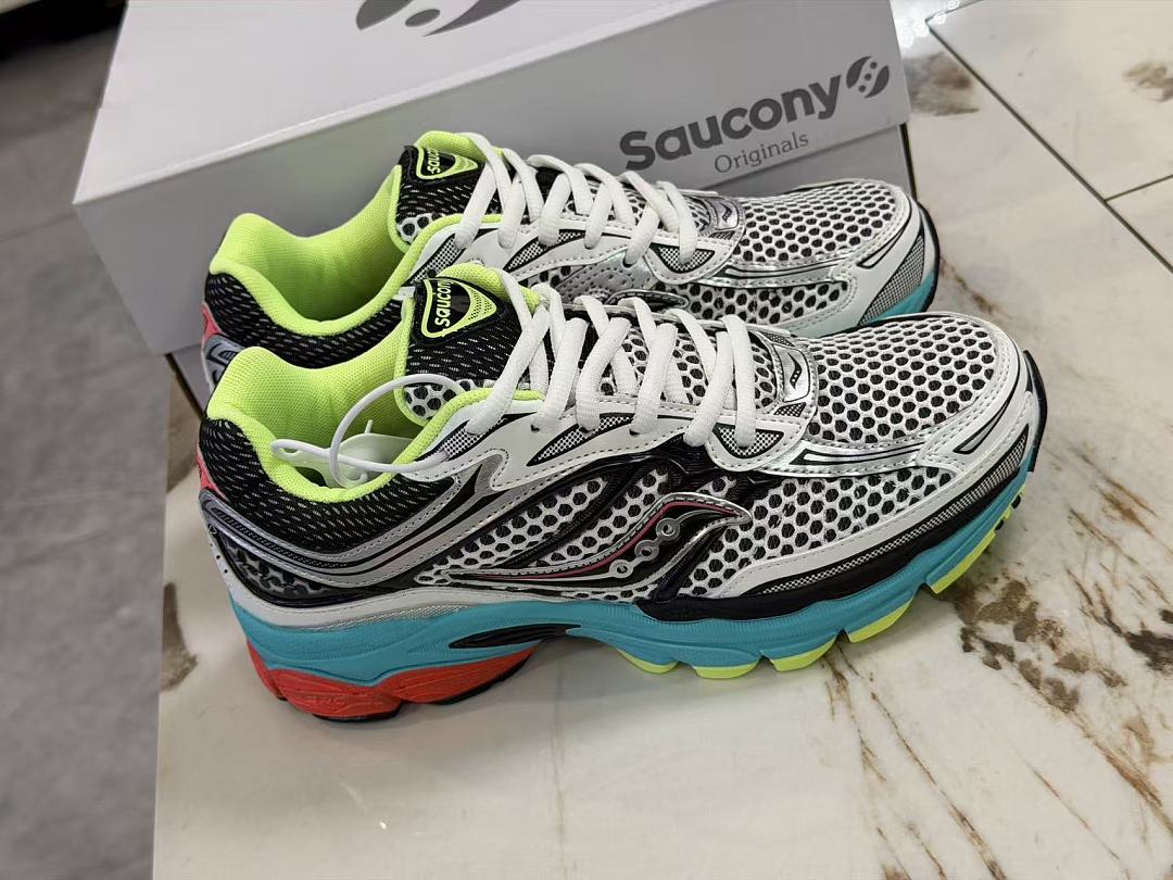 Shoe Saucony — 82f6bf22 Angle 1