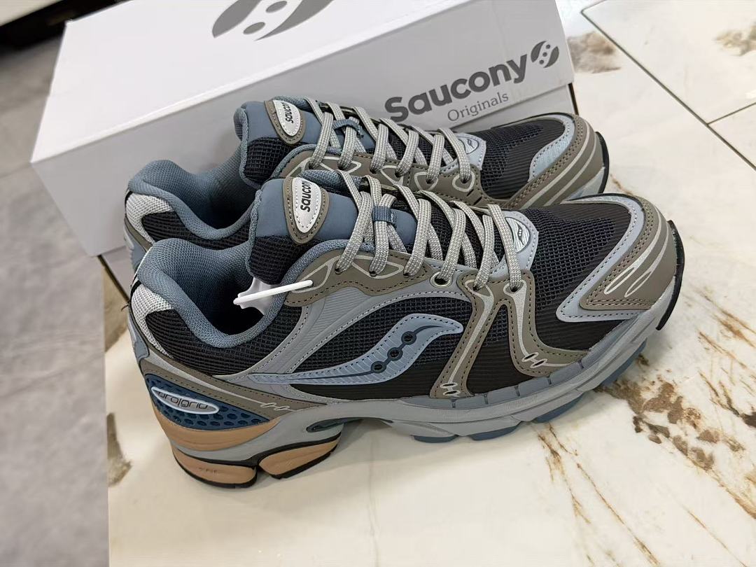 Shoe Saucony — 83952158 Angle 1