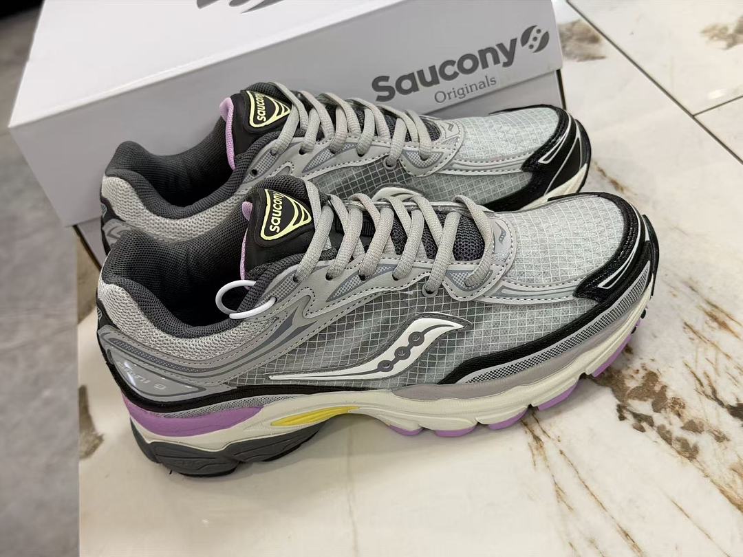 Shoe Saucony — e4e955d5 Angle 1