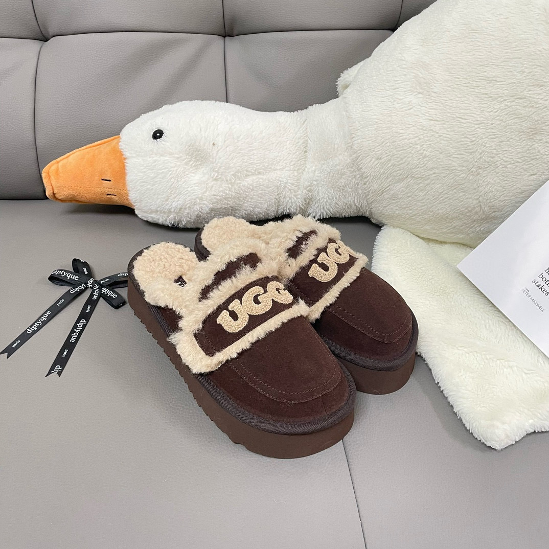 Shoe Ugg series — 039792c8 Angle 1