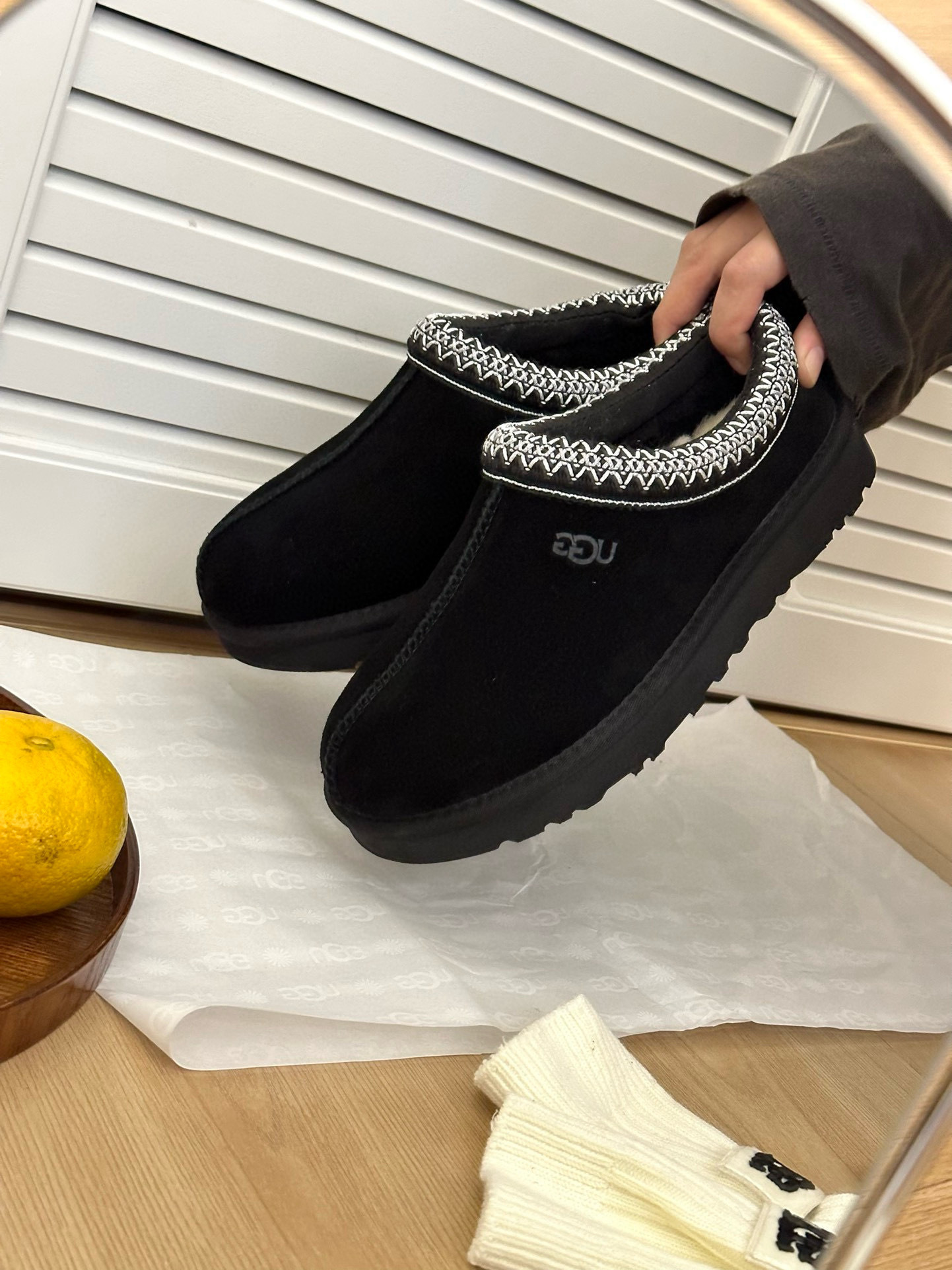 Shoe Ugg series — 146b3f42 Angle 1