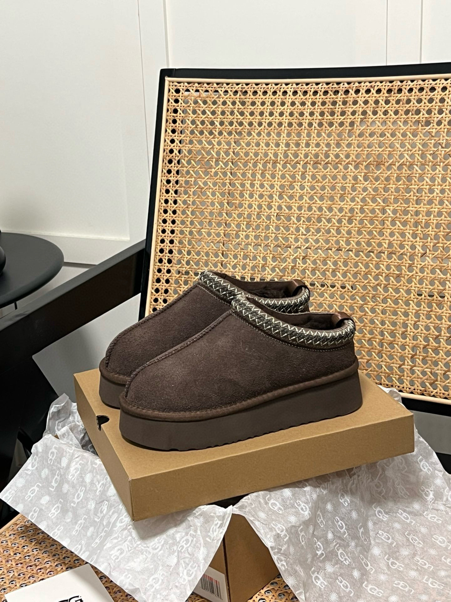 Shoe Ugg series — 1ea30e48 Angle 1