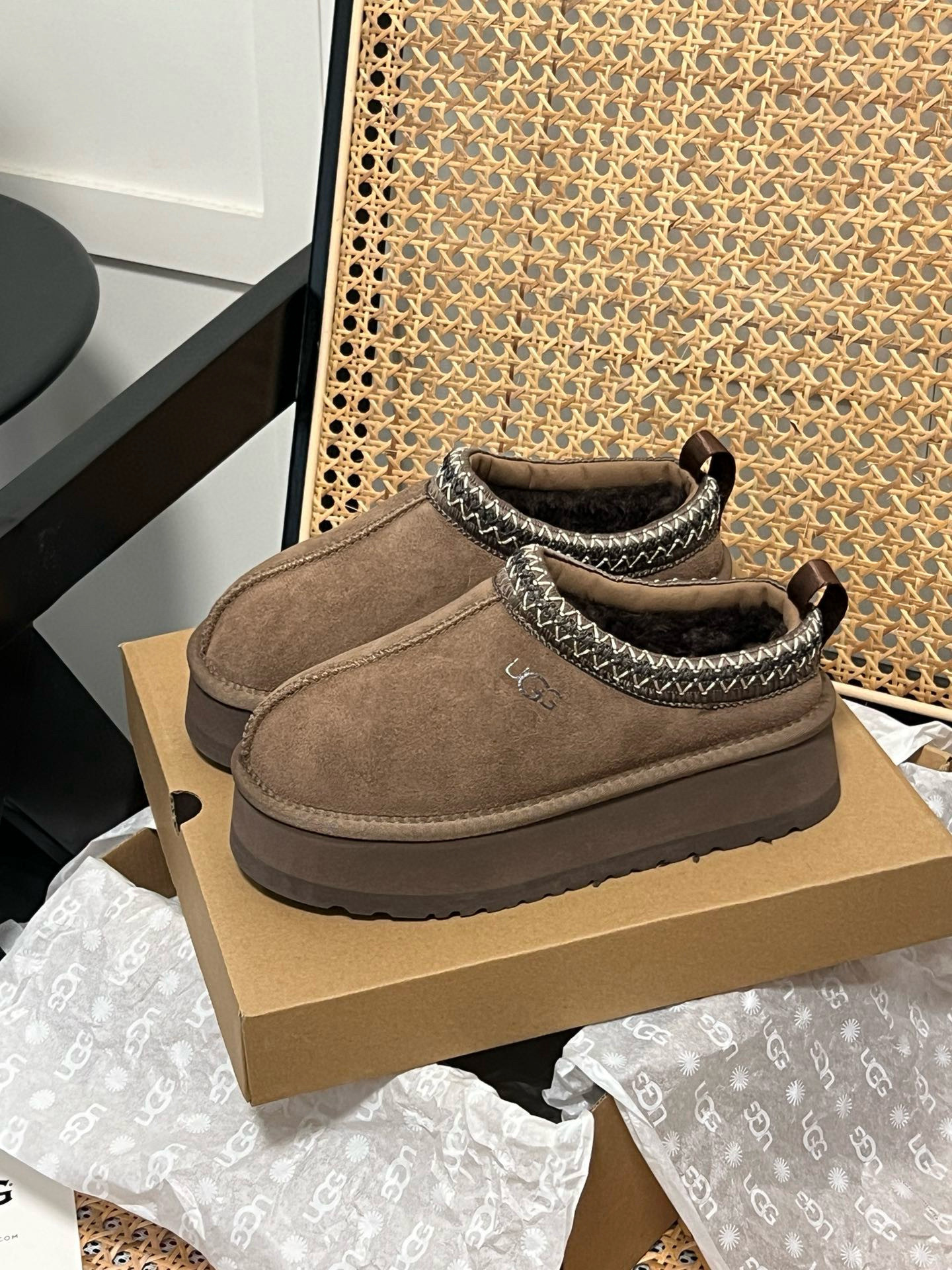 Shoe Ugg series — 267971d1 Angle 1