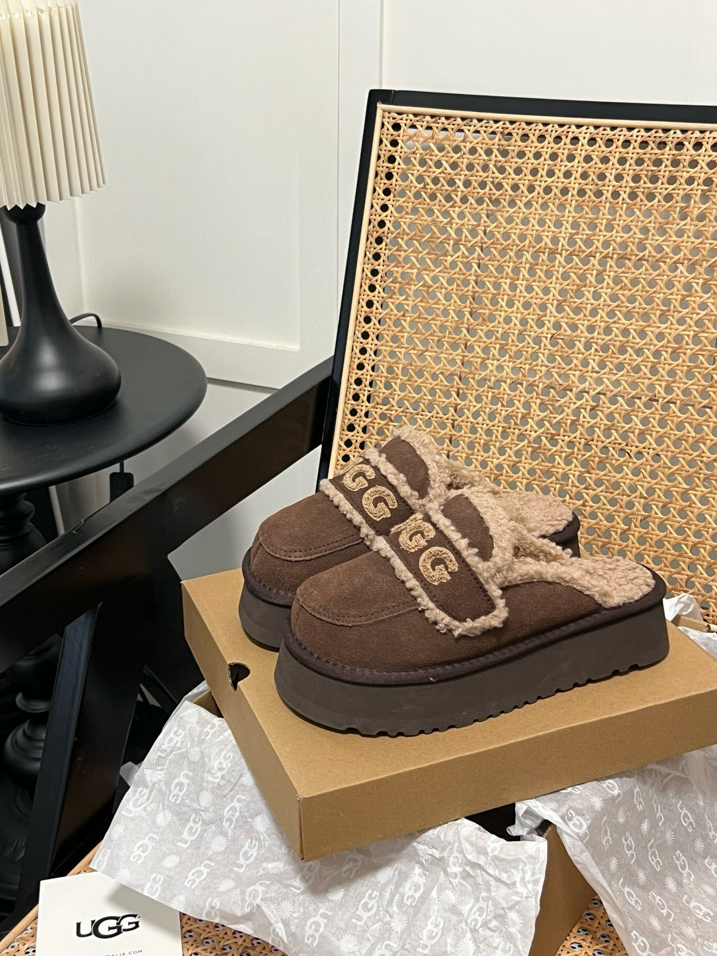 Shoe Ugg series — 307b9d55 Angle 1