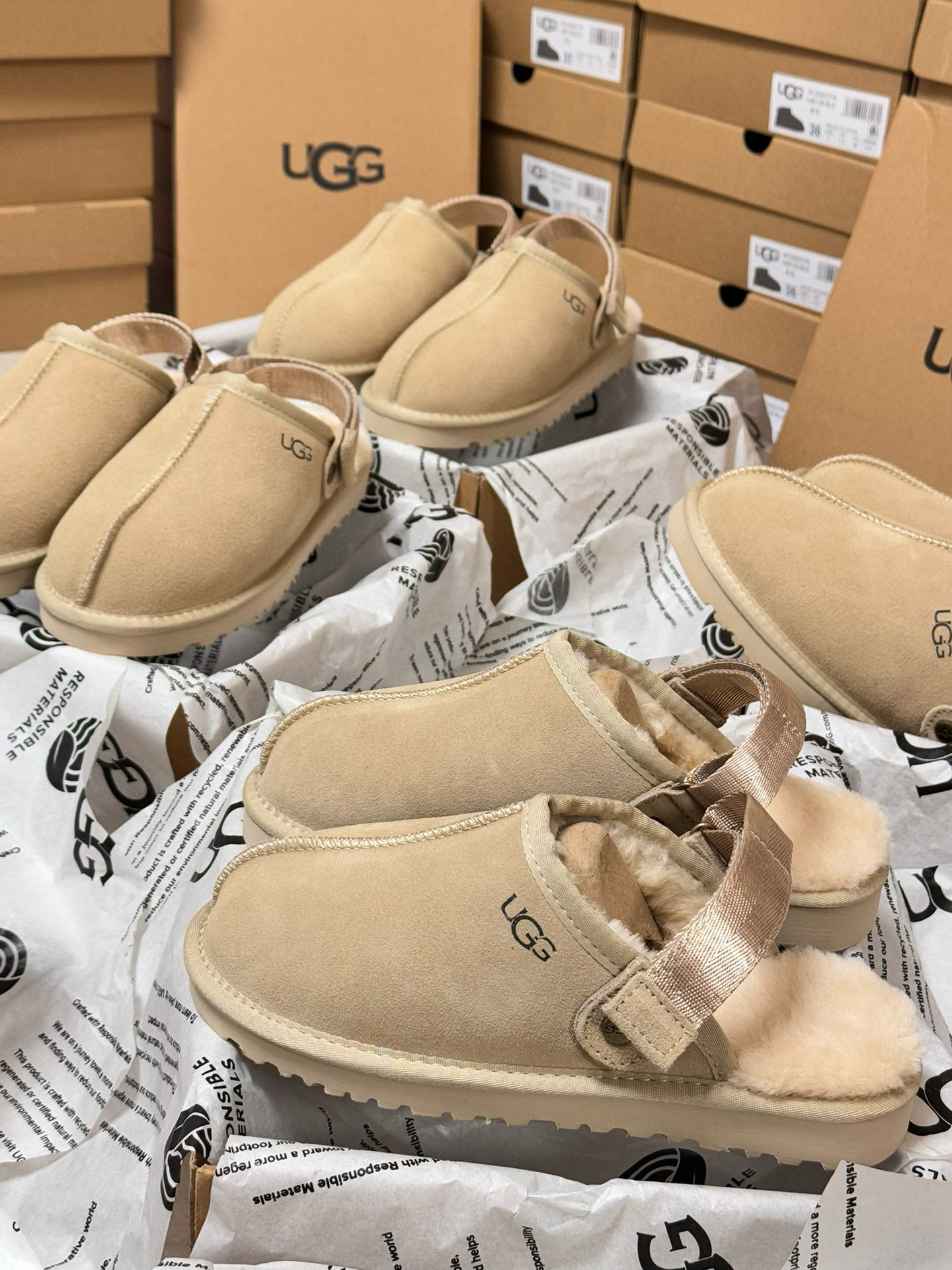 Shoe Ugg series — 3a7ca107 Angle 1
