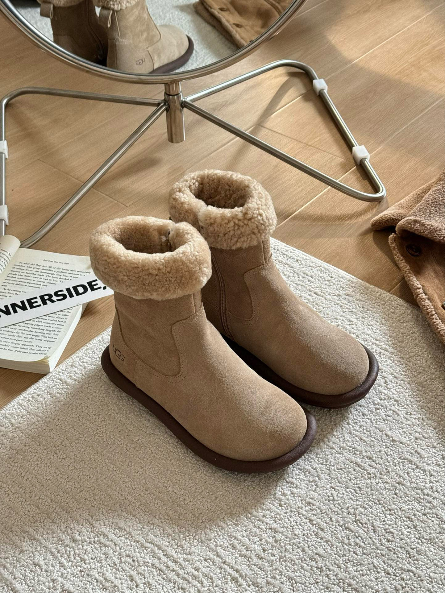Shoe Ugg series — 518e8d4a Angle 1