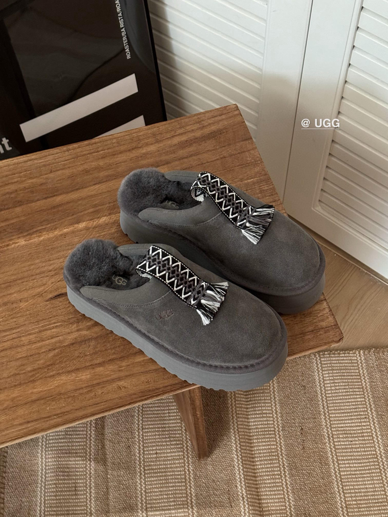 Shoe Ugg series — 58702850 Angle 1