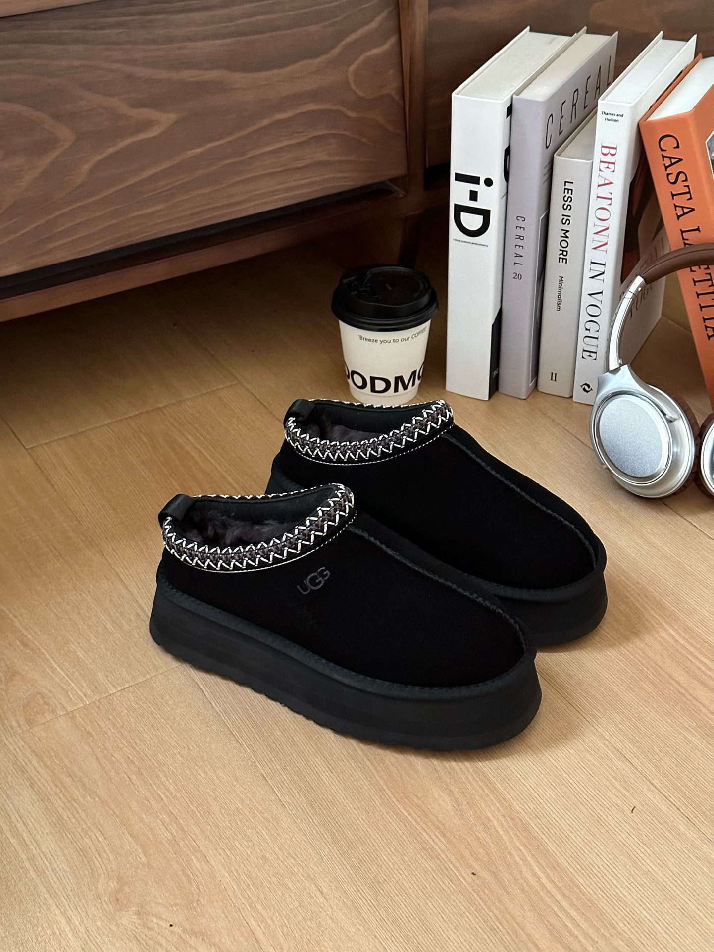 Shoe Ugg series — 5d08d1f5 Angle 1