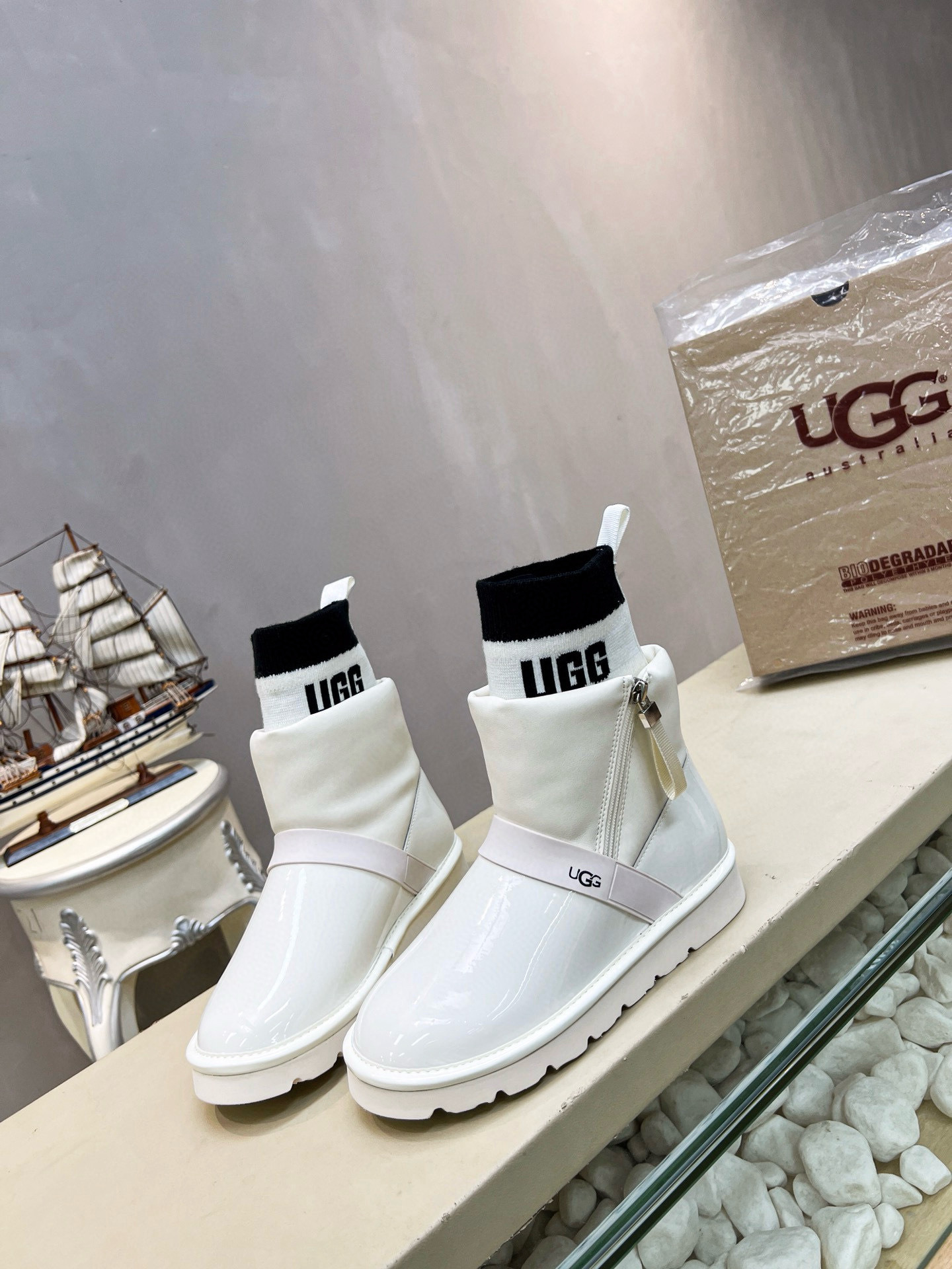 Shoe Ugg series — 96da8ec5 Angle 1