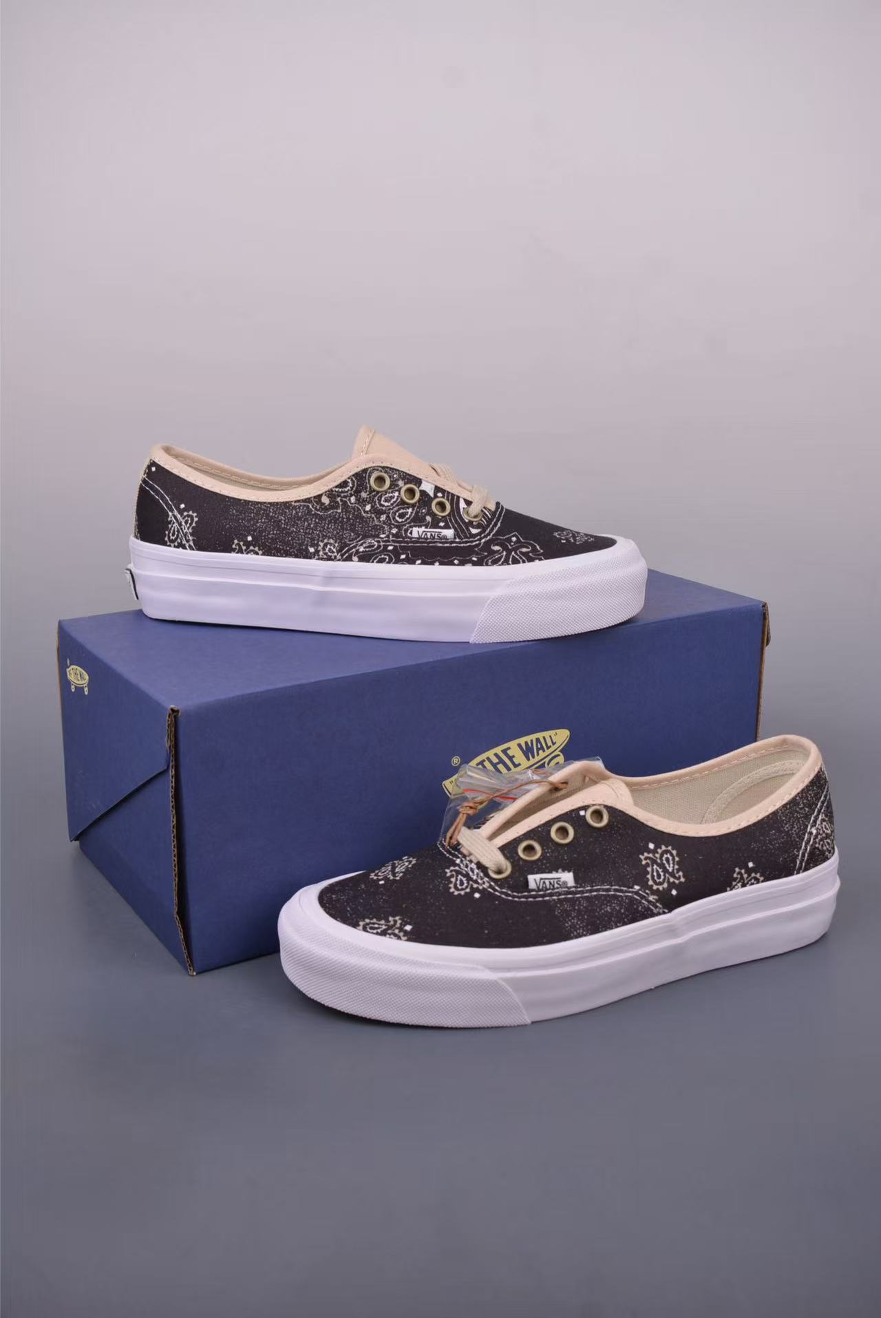 Shoe Vans Old Skool shoes — 0b745758 Angle 1