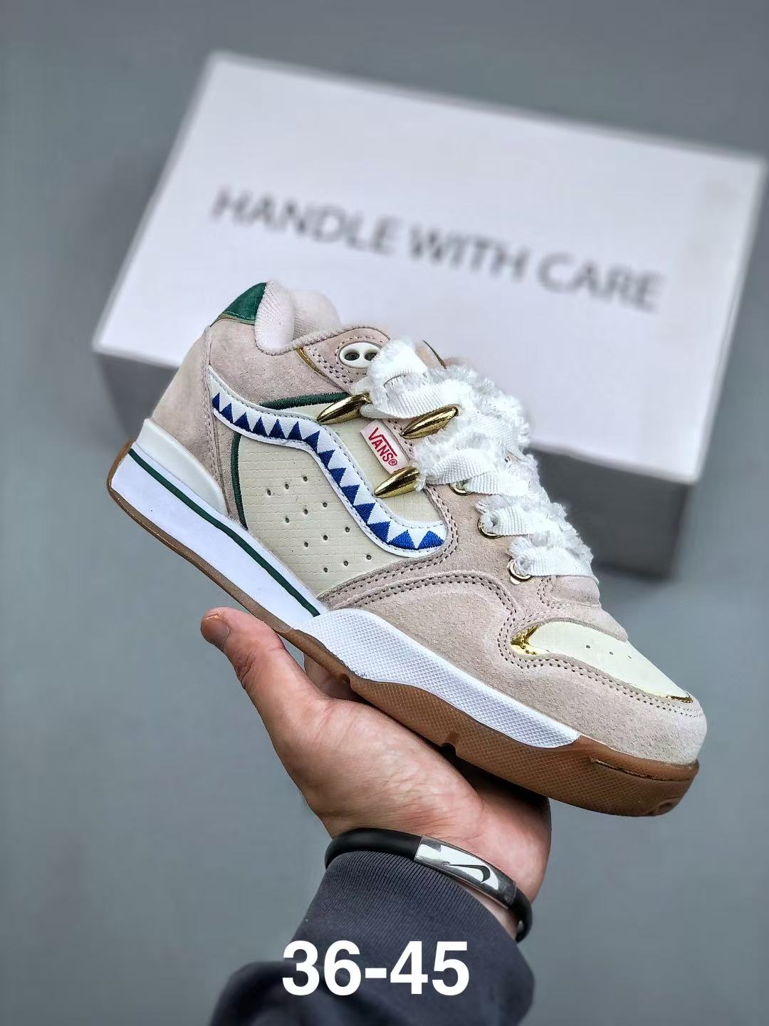 Shoe Vans Old Skool shoes — 1f5b7471 Angle 1